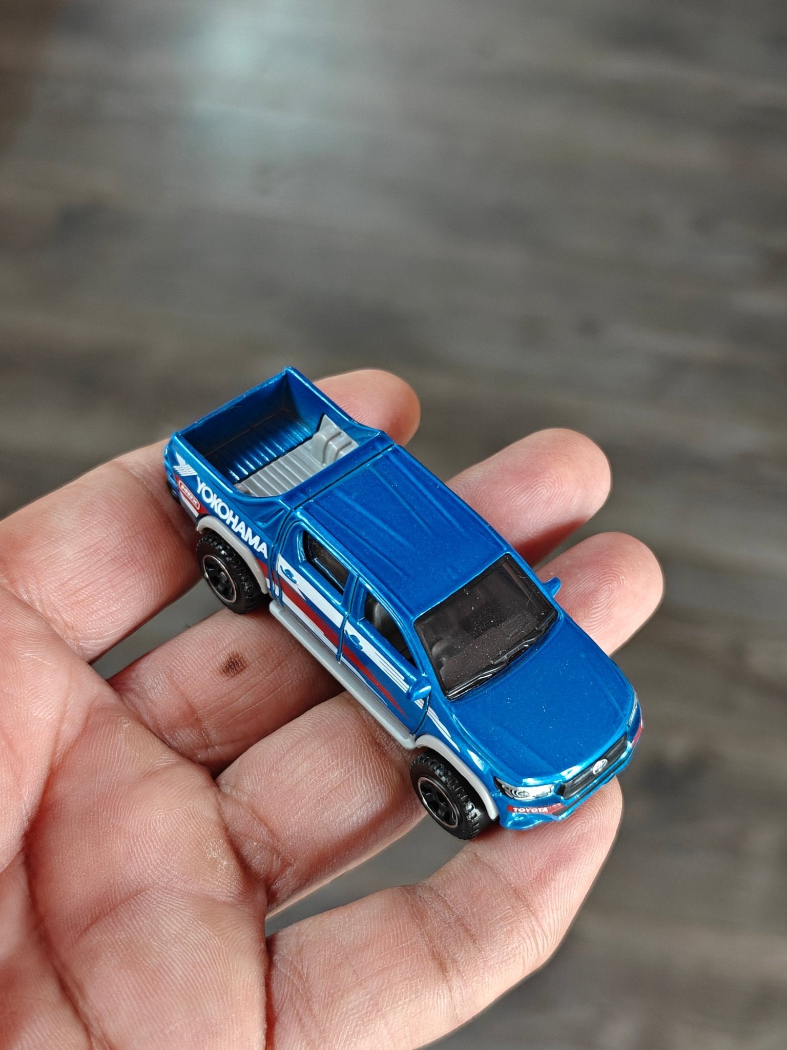 Matchbox 2018 Toyota Hilux YOKOHAMA Edition (Uncarded - New) - Kinder Logs