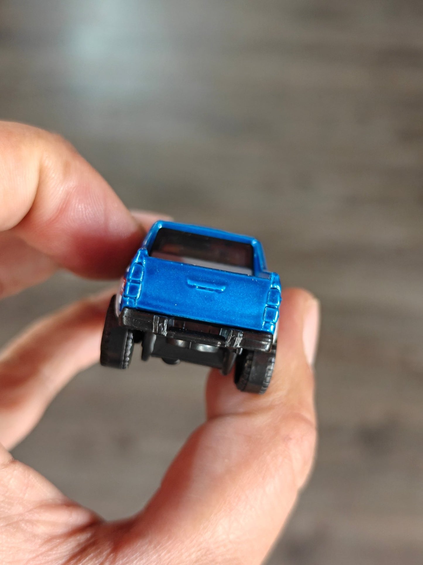 Matchbox 2018 Toyota Hilux YOKOHAMA Edition (Uncarded - New) - Kinder Logs