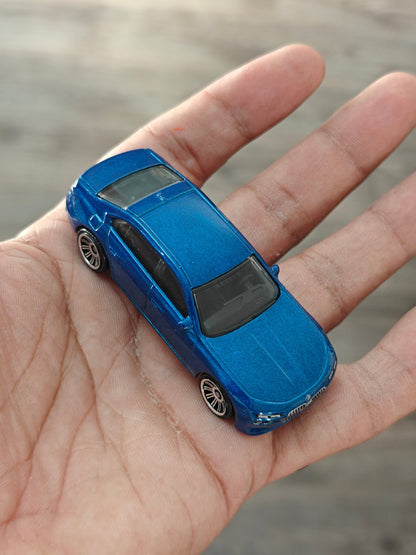 Matchbox 2024 BMW 7 Series - Blue (Uncarded - New) - Kinder Logs