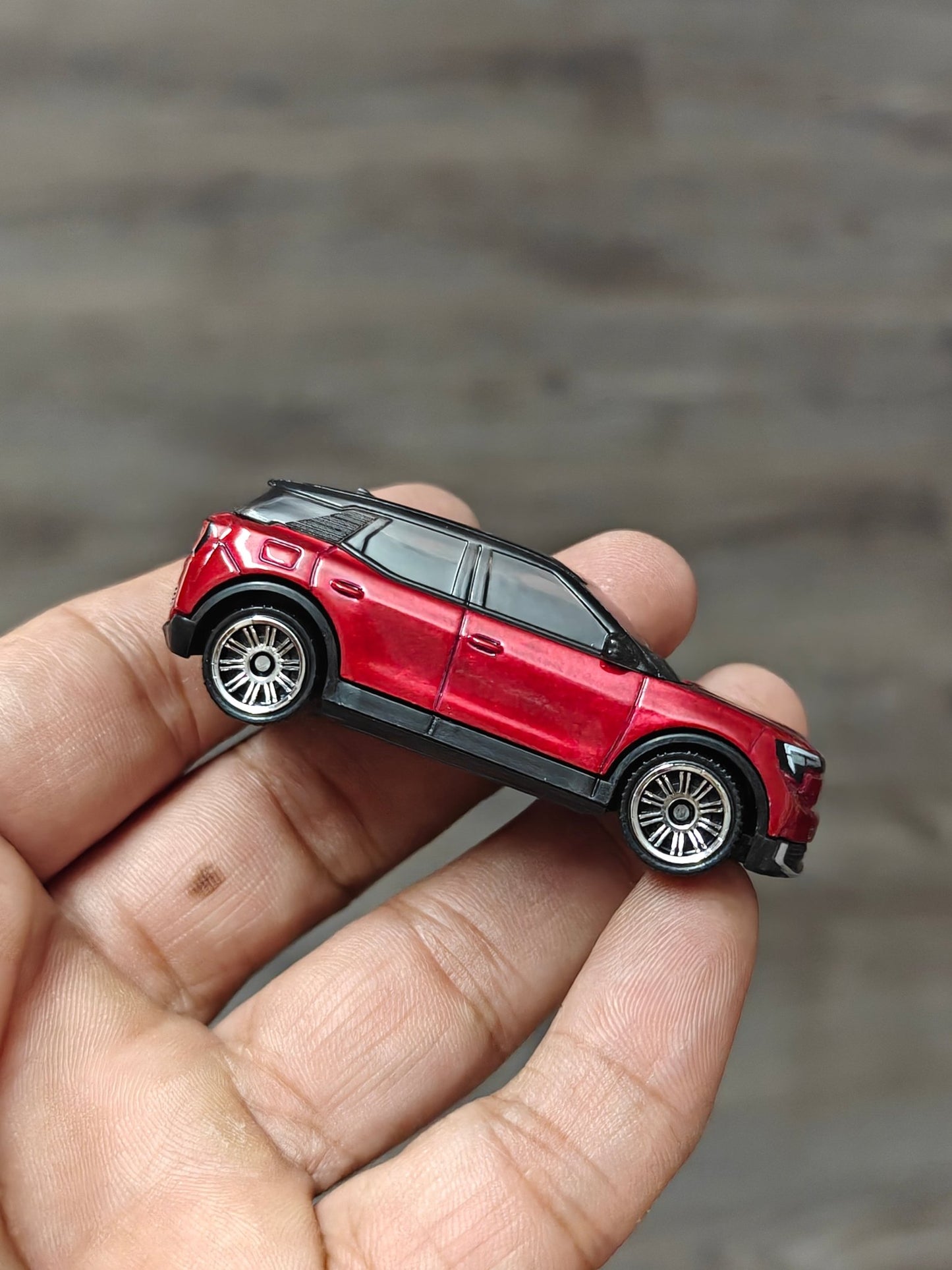 Matchbox 2024 Ford Explorer BEV - Red (Uncarded - New) - Kinder Logs