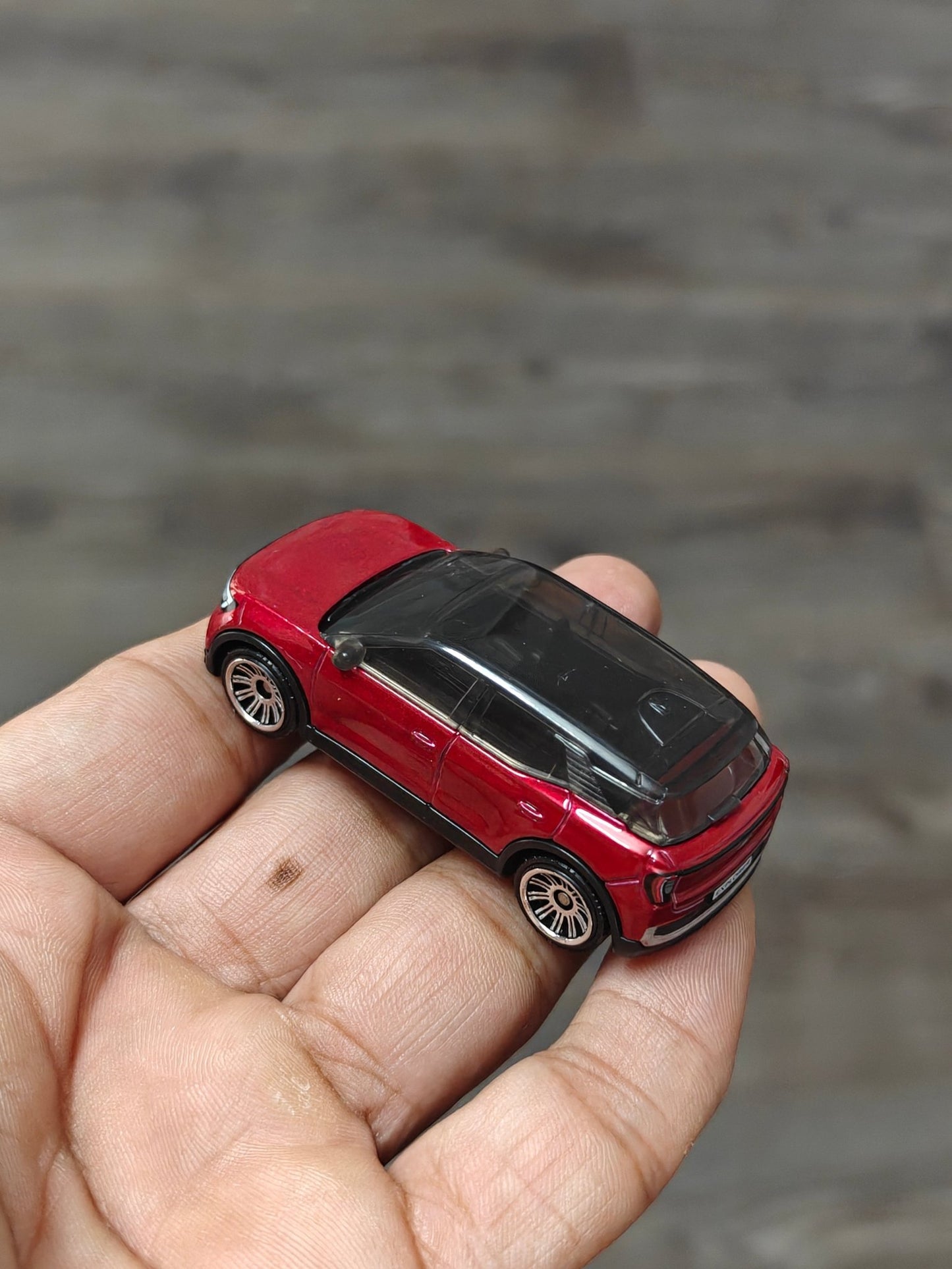 Matchbox 2024 Ford Explorer BEV - Red (Uncarded - New) - Kinder Logs