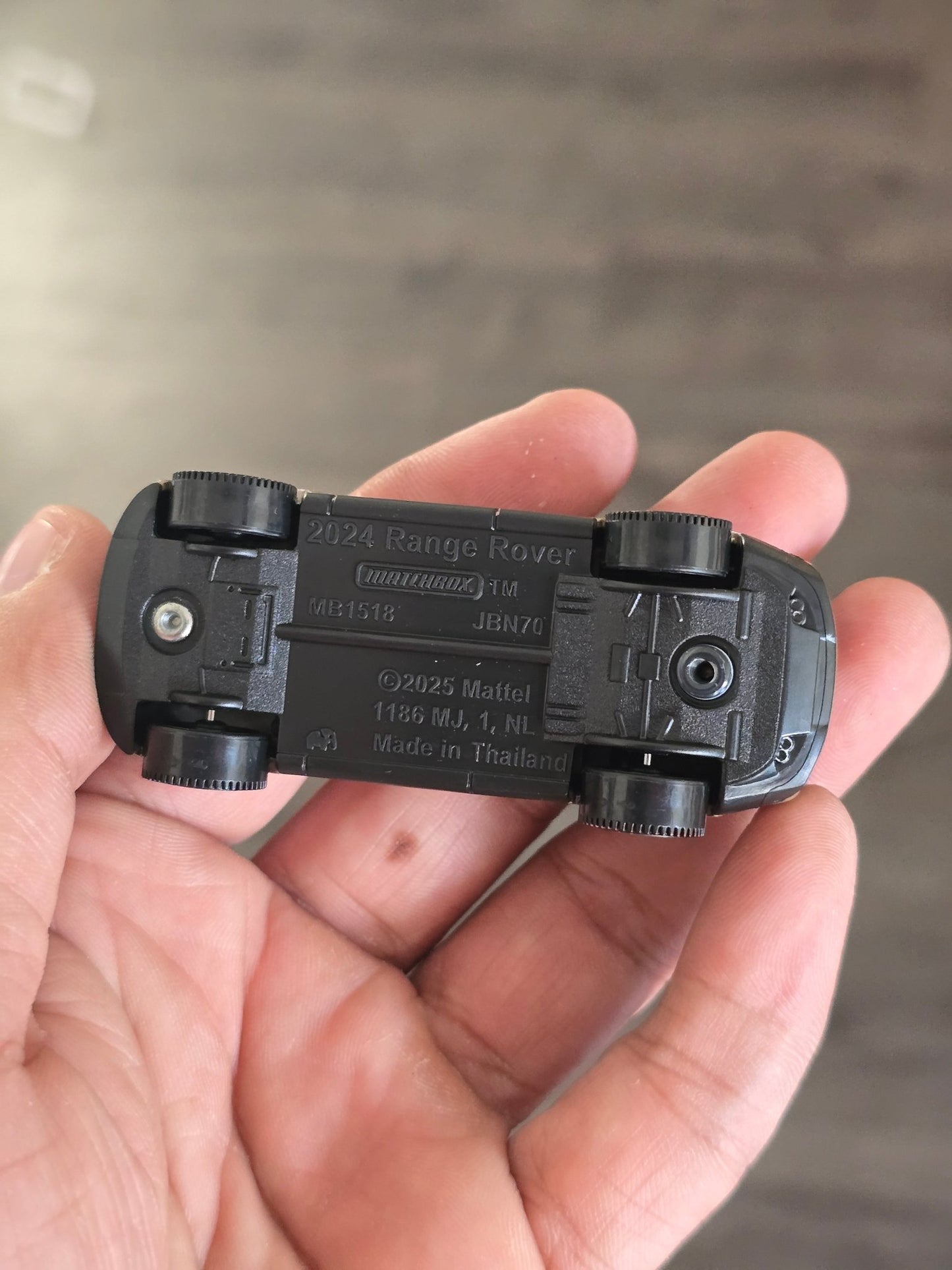 Matchbox 2024 Range Rover PHEV - Gold (Uncarded - New) - Kinder Logs