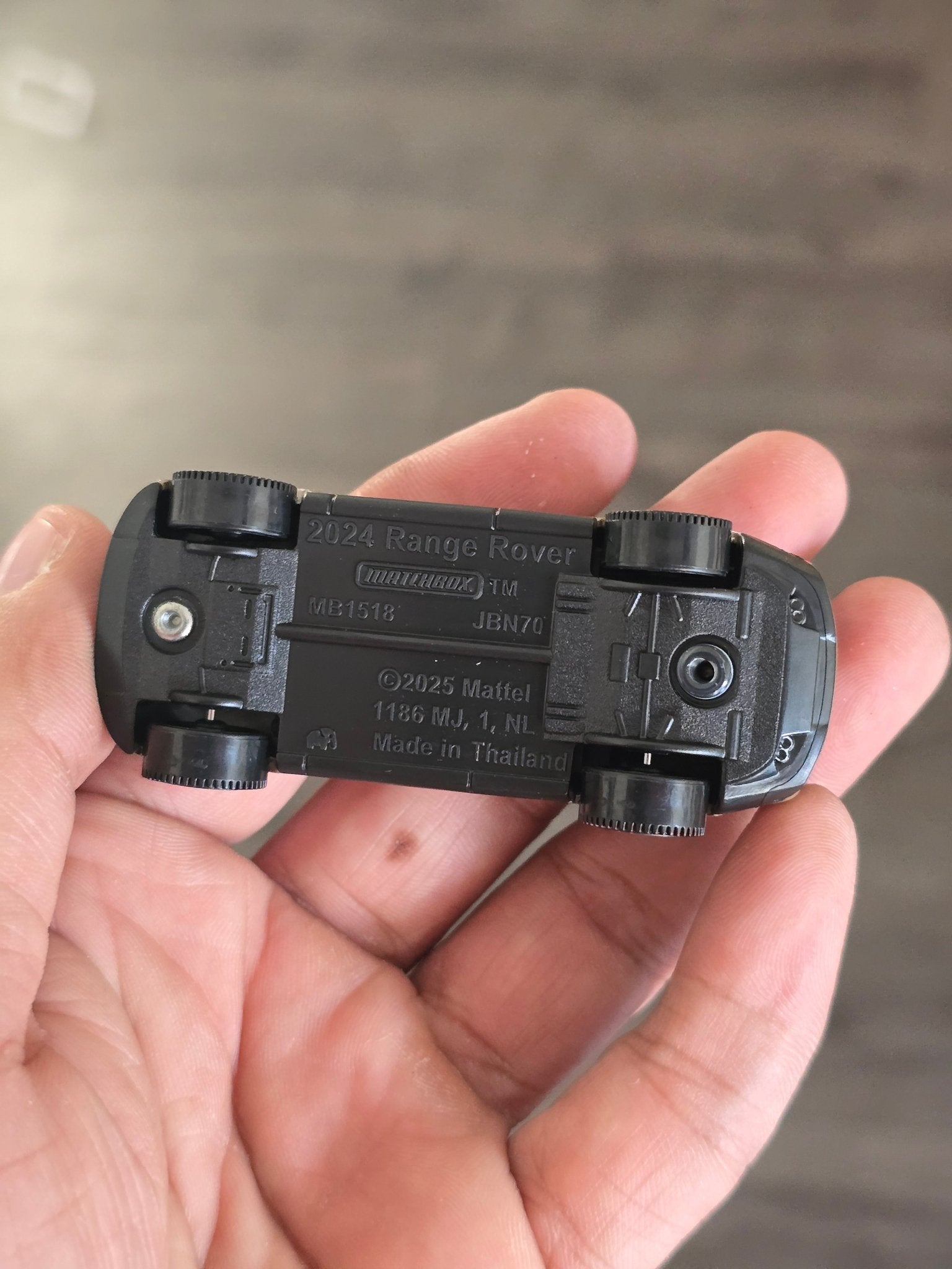 Matchbox 2024 Range Rover PHEV - Gold (Uncarded - New) - Kinder Logs