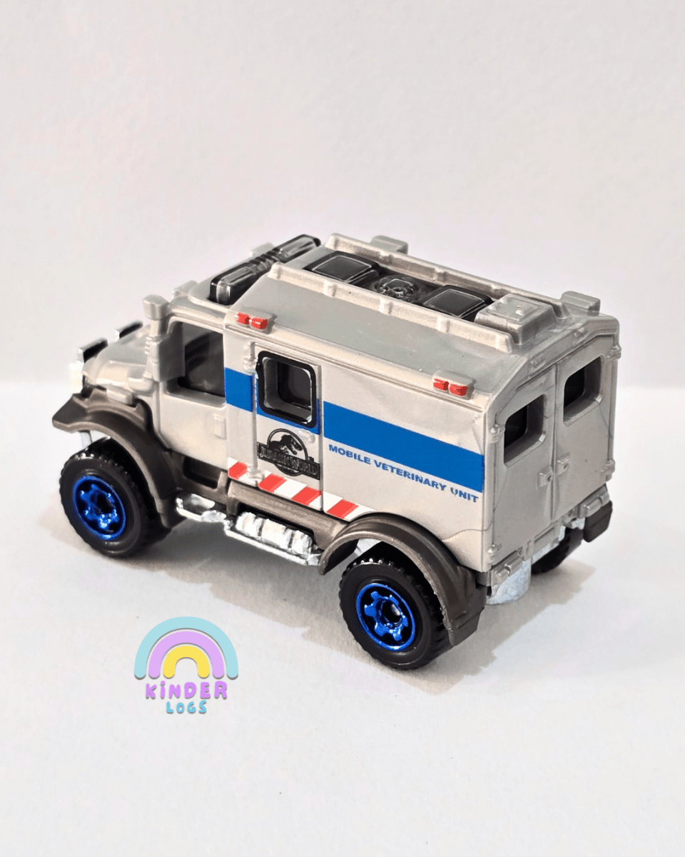 Matchbox 4x4 Scrambulance - Jurassic Park (Uncarded) - Kinder Logs