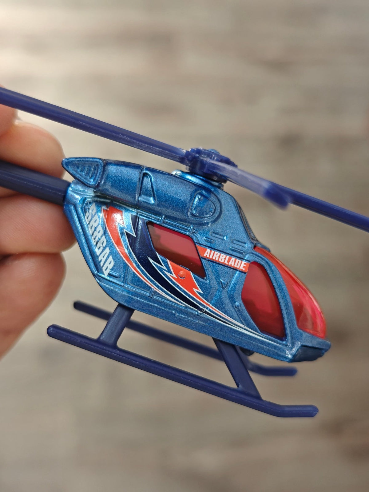 Matchbox Air Blade Helicopter (Uncarded - New) - Kinder Logs