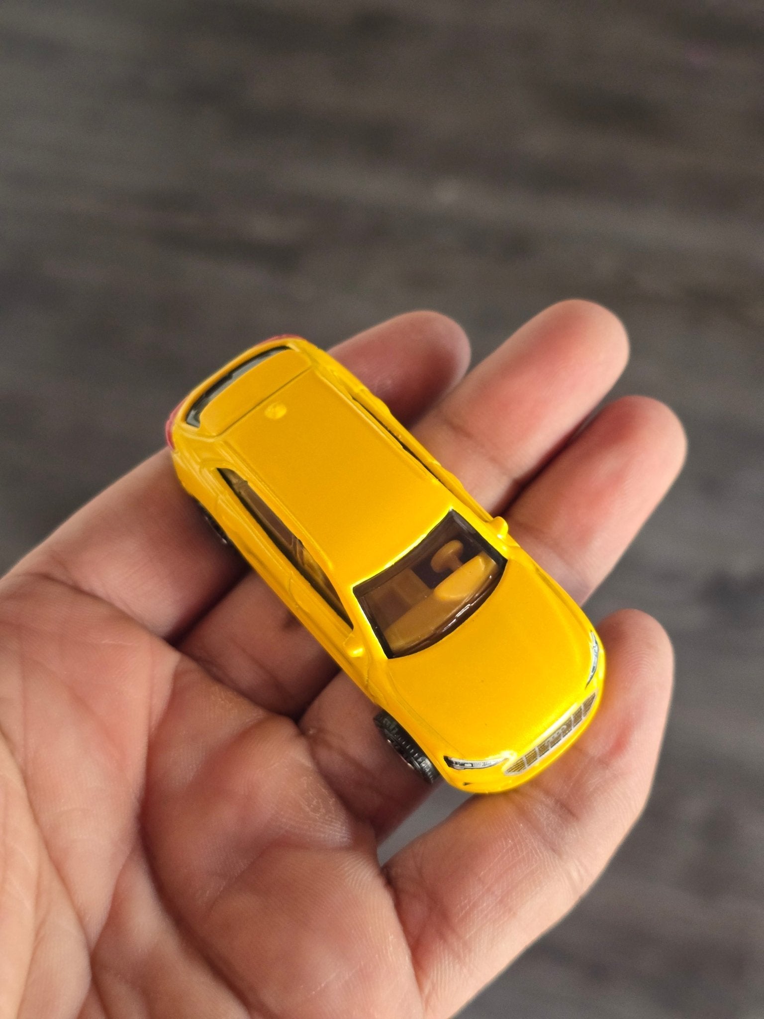 Matchbox Audi e - Tron EV - Yellow (Uncarded - New) - Kinder Logs
