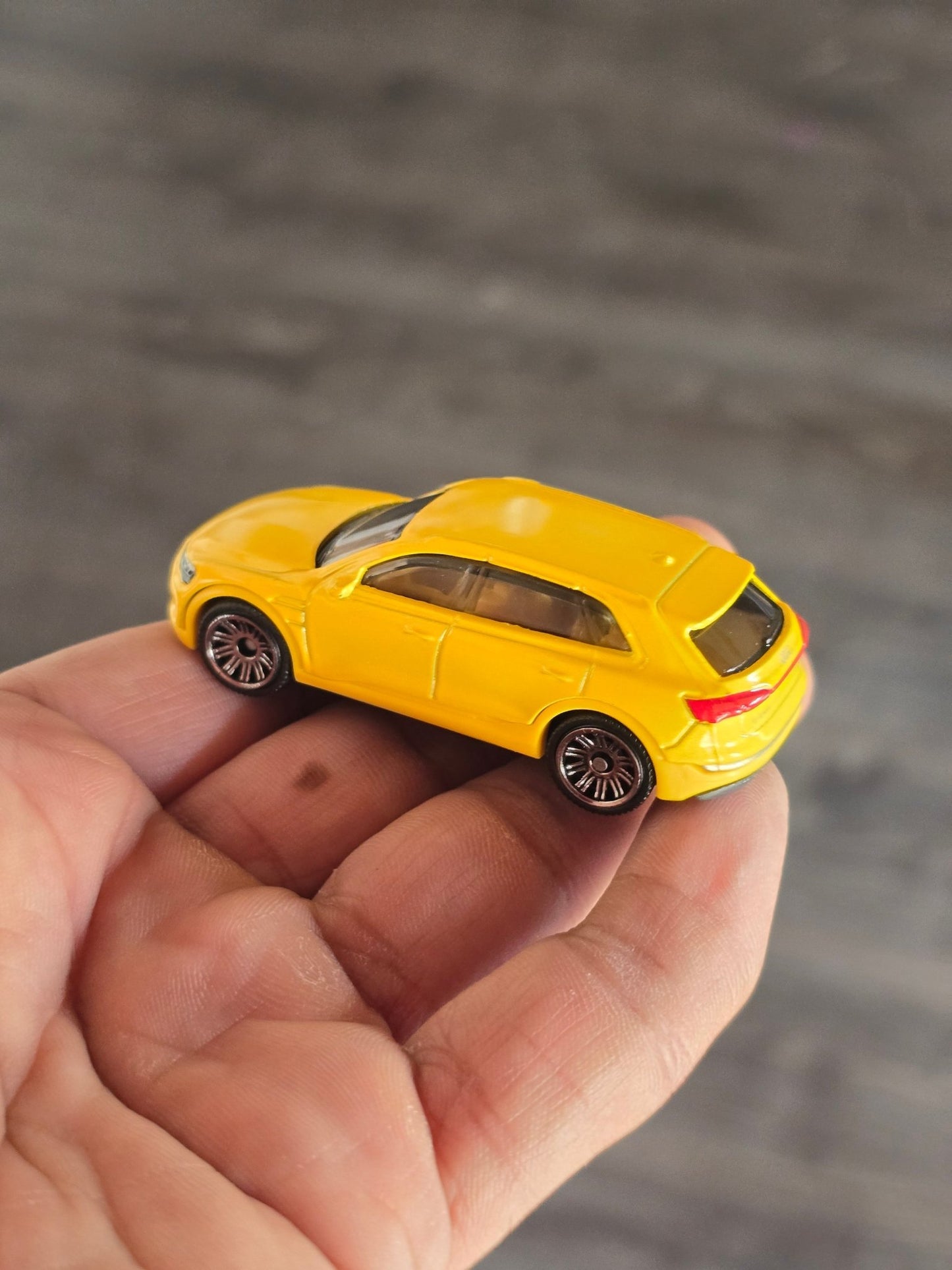 Matchbox Audi e - Tron EV - Yellow (Uncarded - New) - Kinder Logs