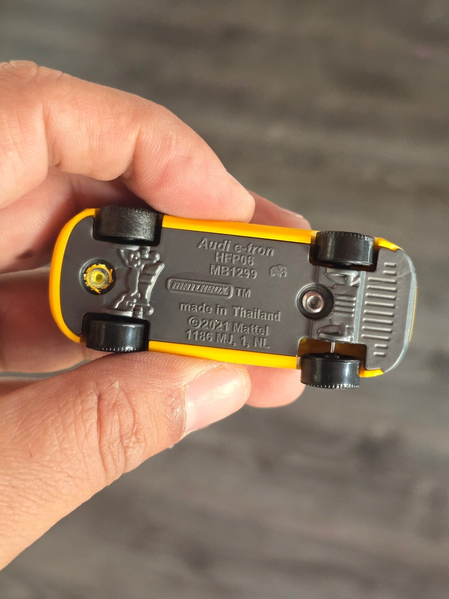 Matchbox Audi e - Tron EV - Yellow (Uncarded - New) - Kinder Logs