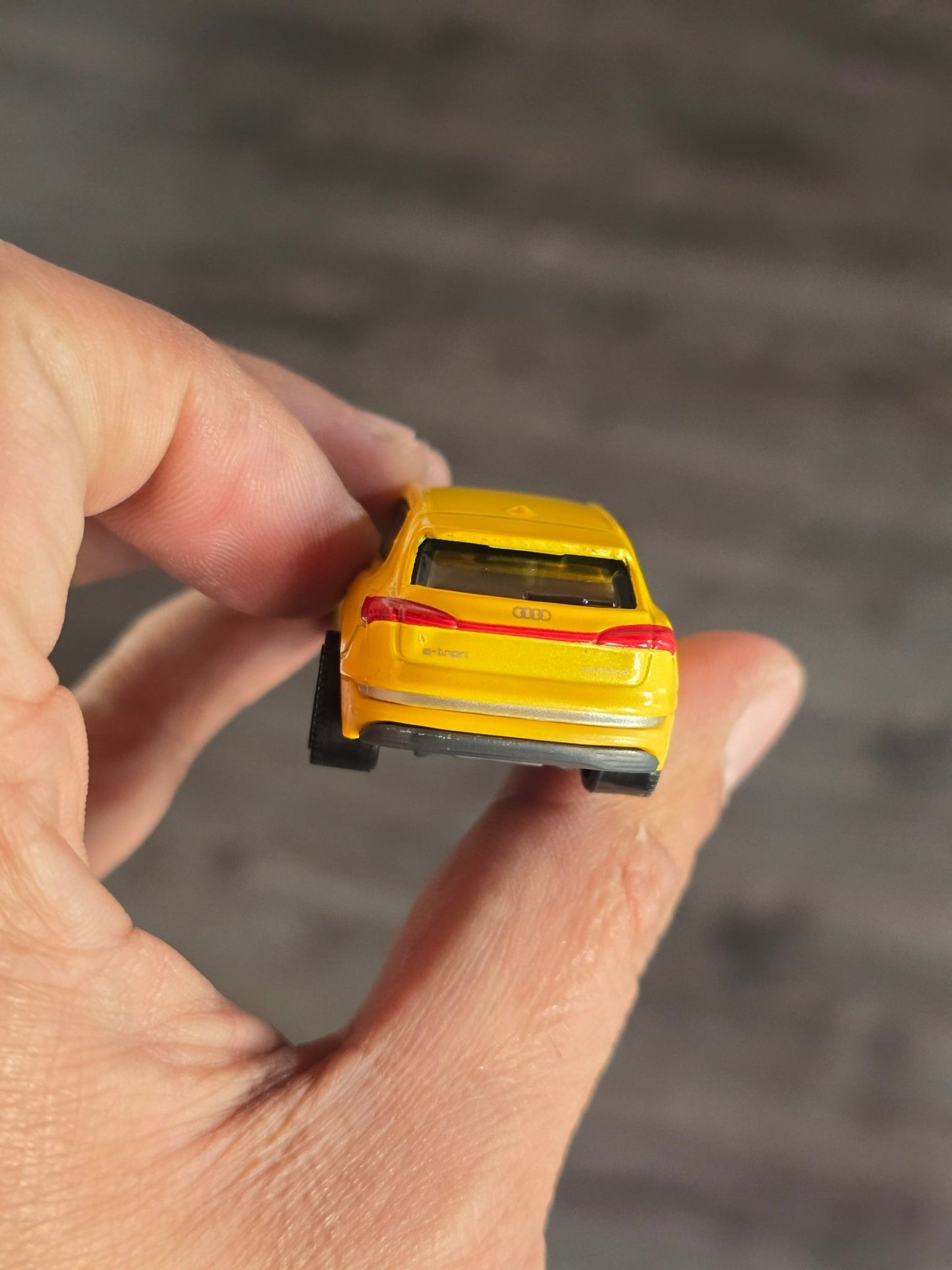 Matchbox Audi e - Tron EV - Yellow (Uncarded - New) - Kinder Logs