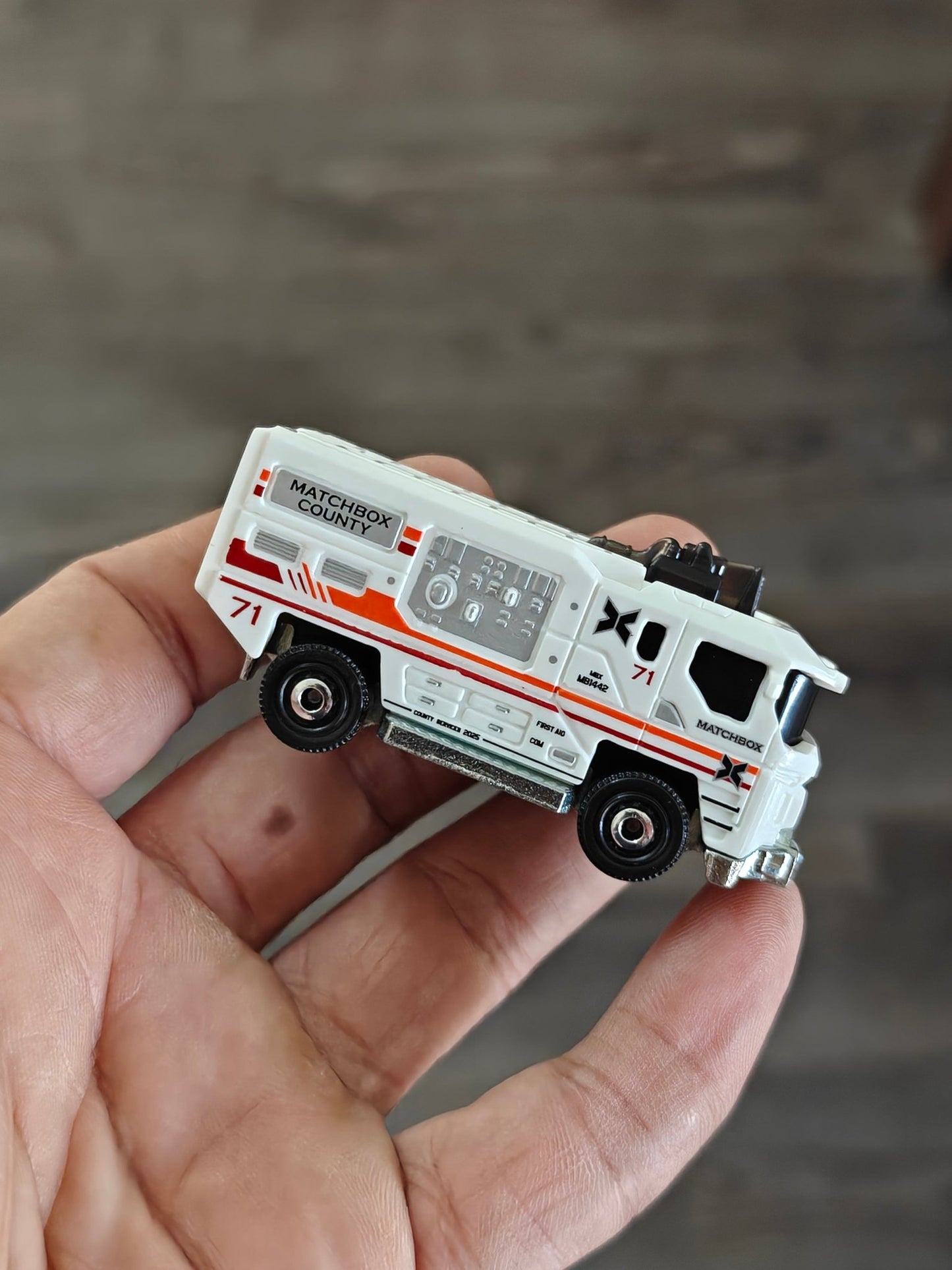 Matchbox Blaze Buster Fire Truck - White (Uncarded - New) - Kinder Logs