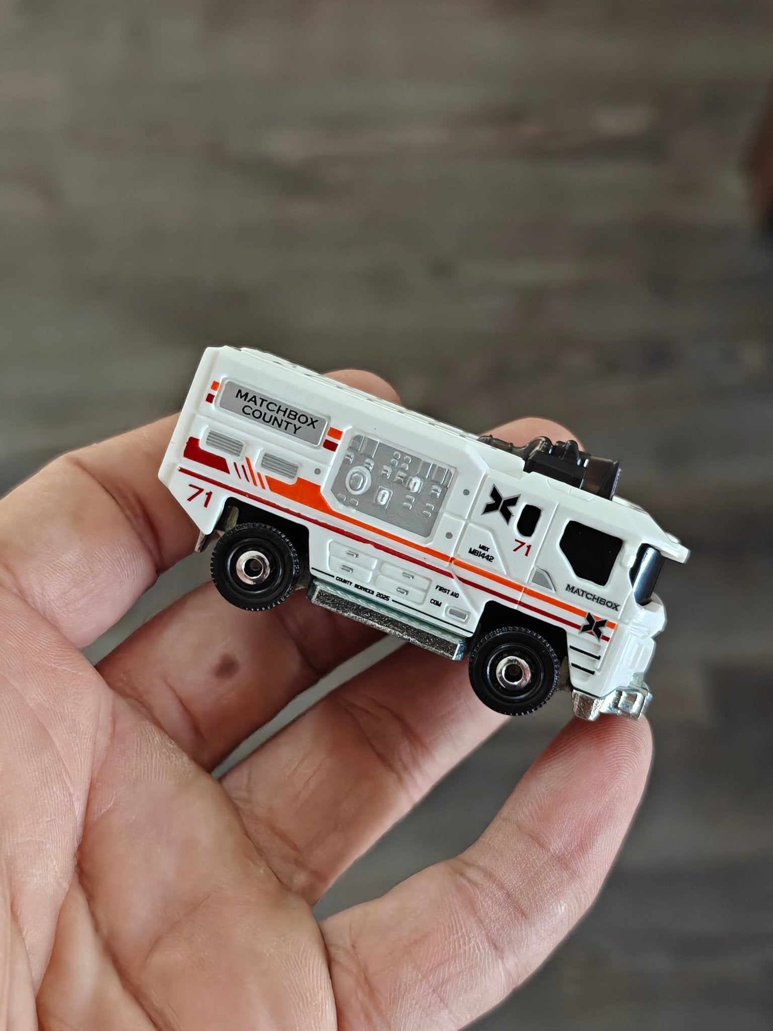 Matchbox Blaze Buster Fire Truck - White (Uncarded - New) - Kinder Logs