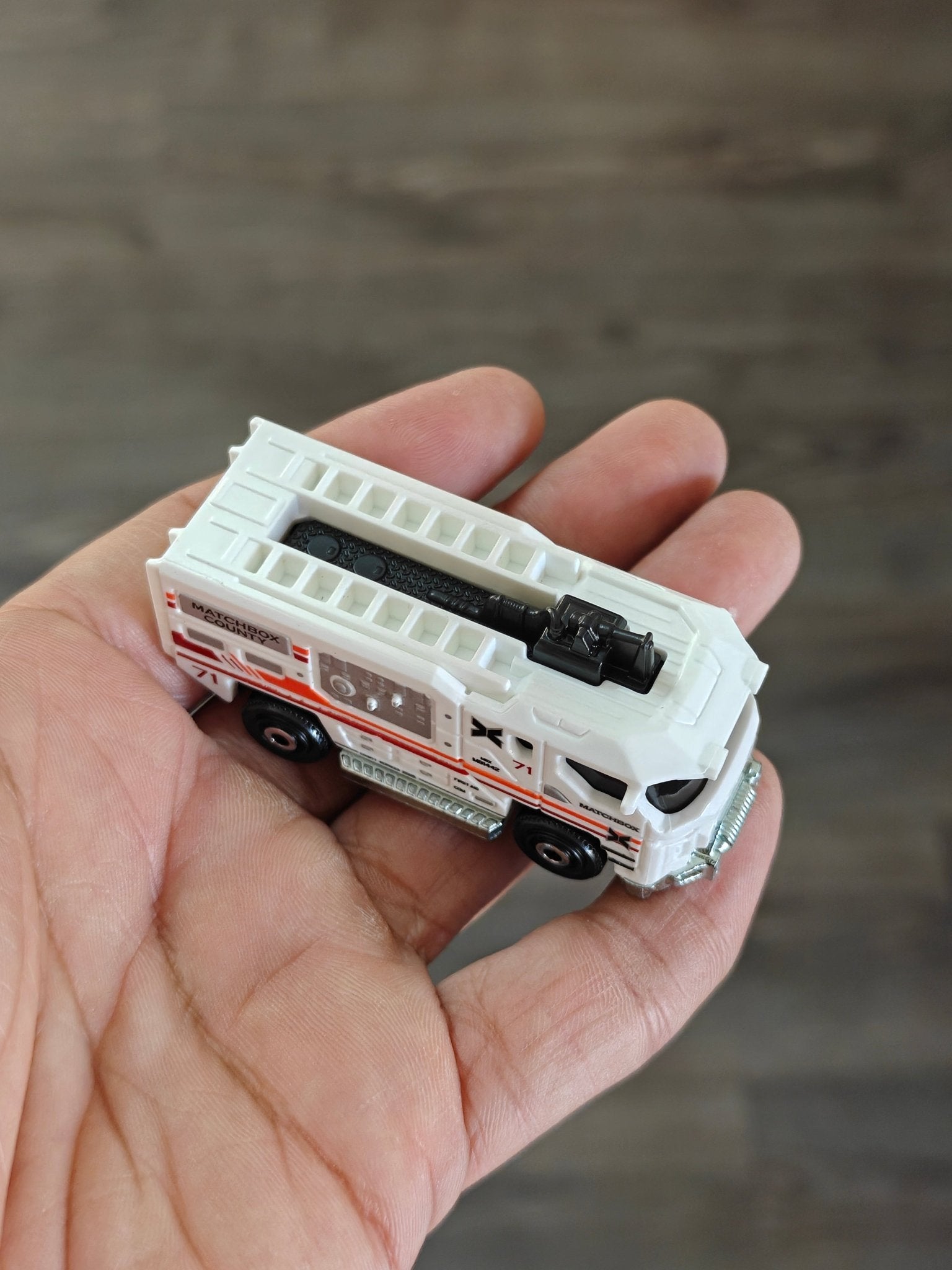 Matchbox Blaze Buster Fire Truck - White (Uncarded - New) - Kinder Logs