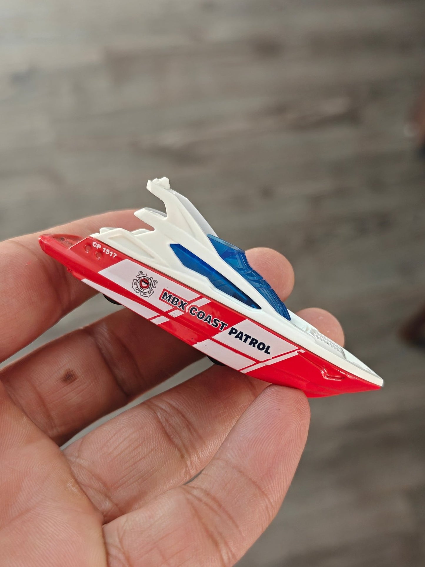 Matchbox Boat Coast 2 Coast - Red - White (Uncarded - New) - Kinder Logs
