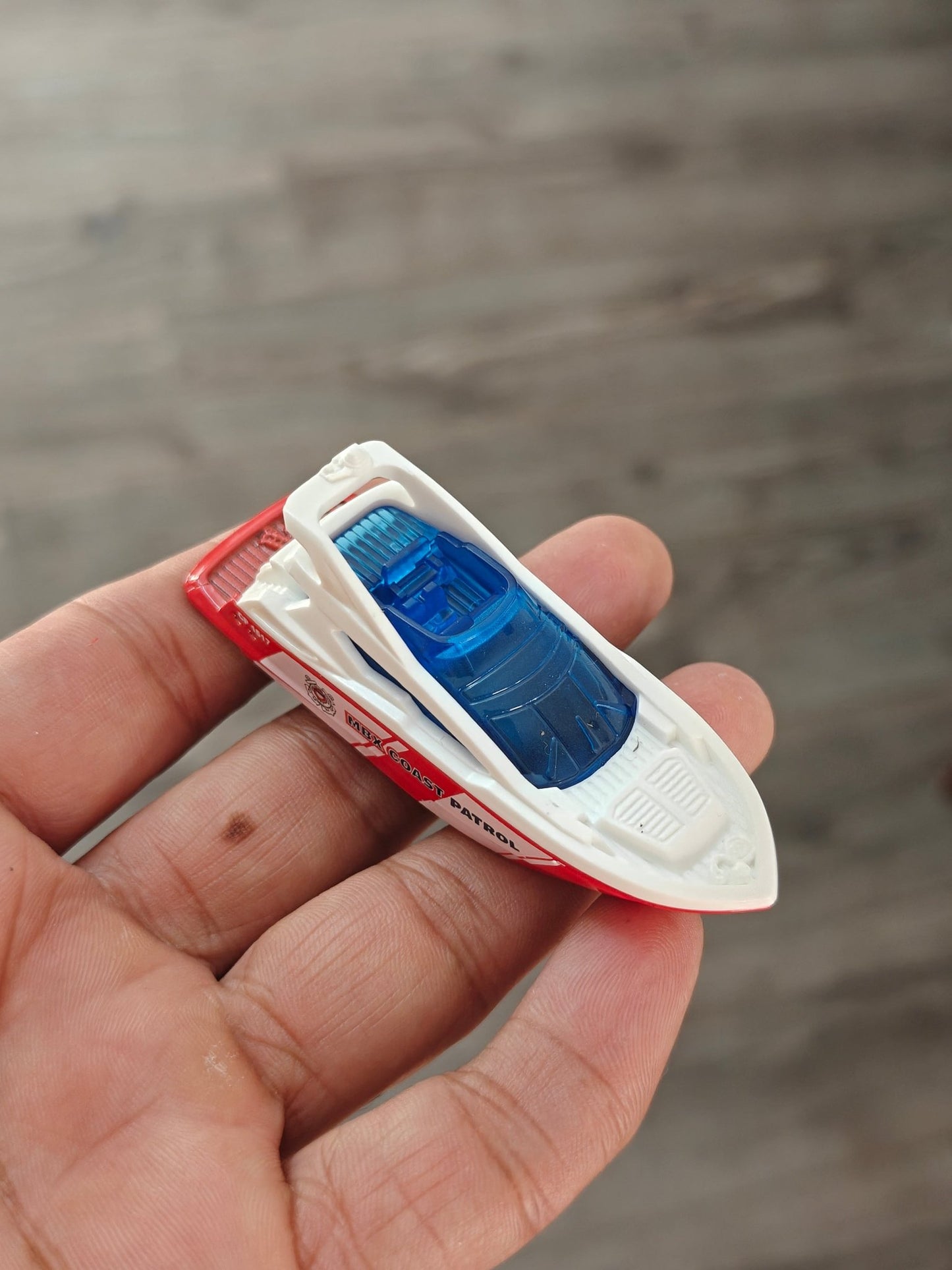 Matchbox Boat Coast 2 Coast - Red - White (Uncarded - New) - Kinder Logs