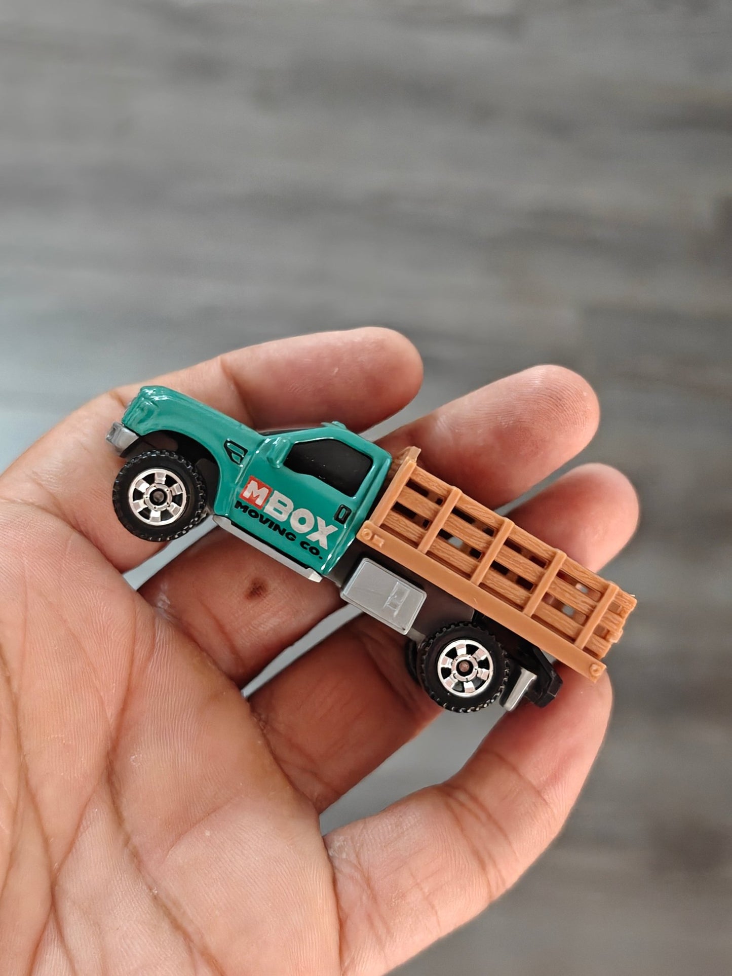 Matchbox Ford F - 350 Stakebed Truck (Uncarded - New) - Kinder Logs