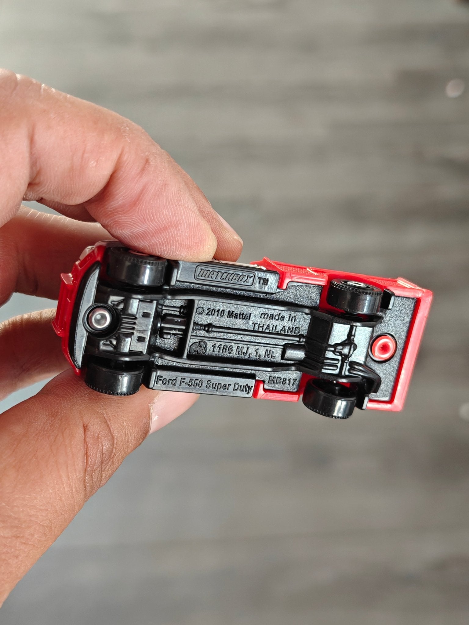 Matchbox Ford F-550 Super Duty (Uncarded) - Kinder Logs
