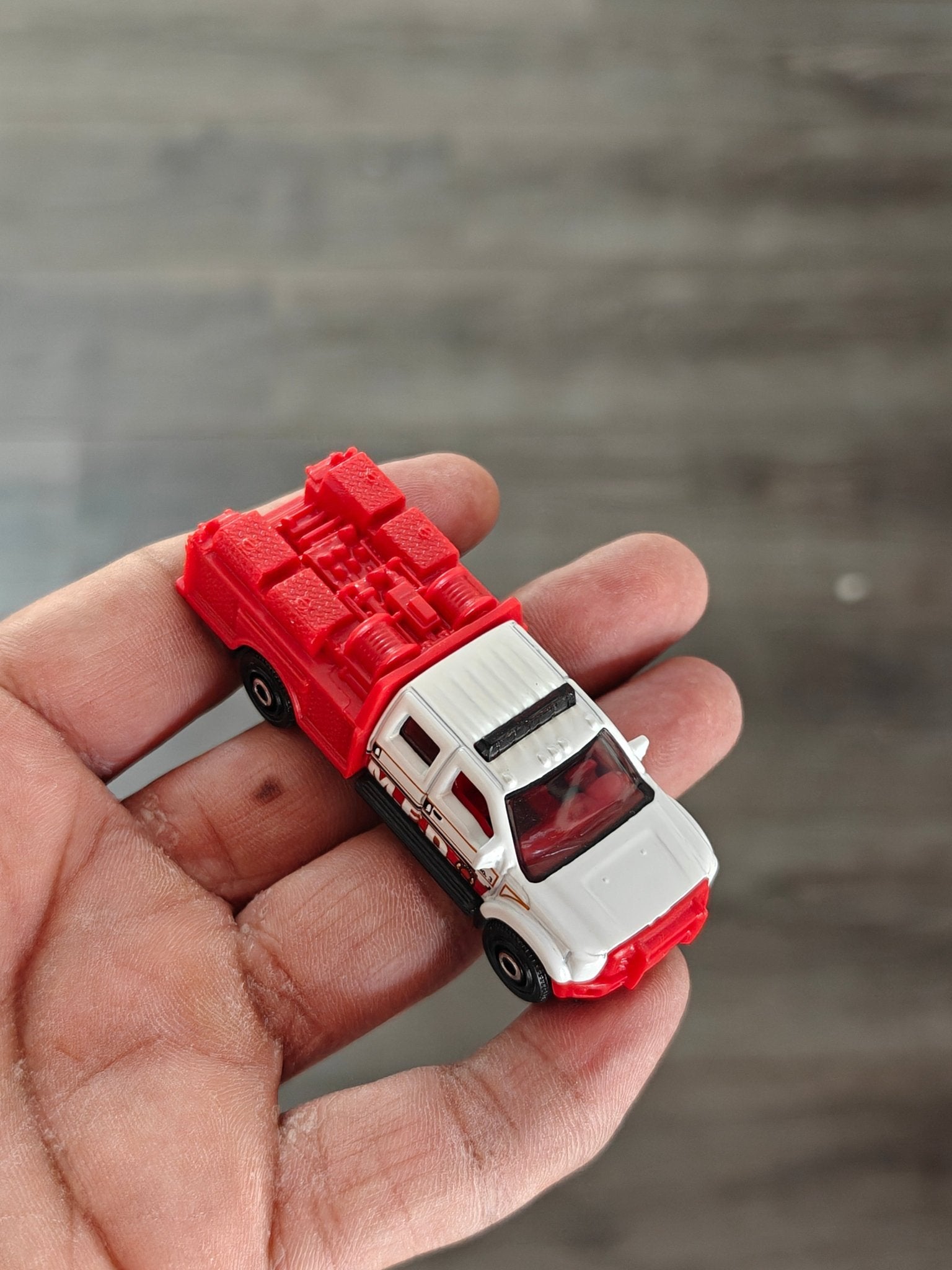 Matchbox Ford F-550 Super Duty (Uncarded) - Kinder Logs