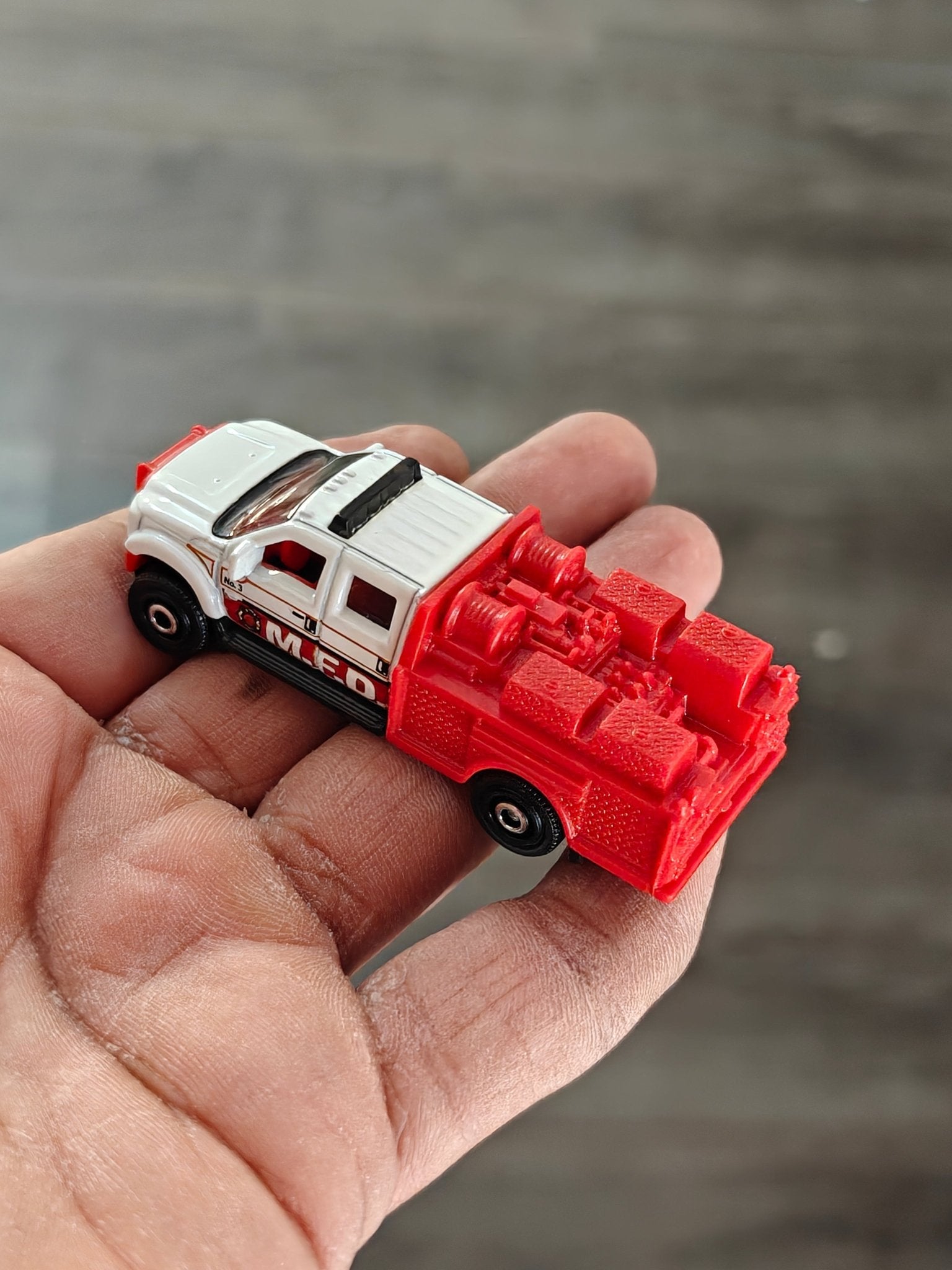 Matchbox Ford F-550 Super Duty (Uncarded) - Kinder Logs