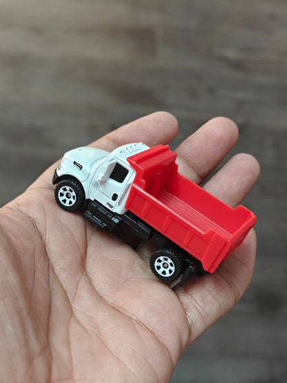 Matchbox Freightliner M2 106 Plus (Uncarded - New) - Kinder Logs
