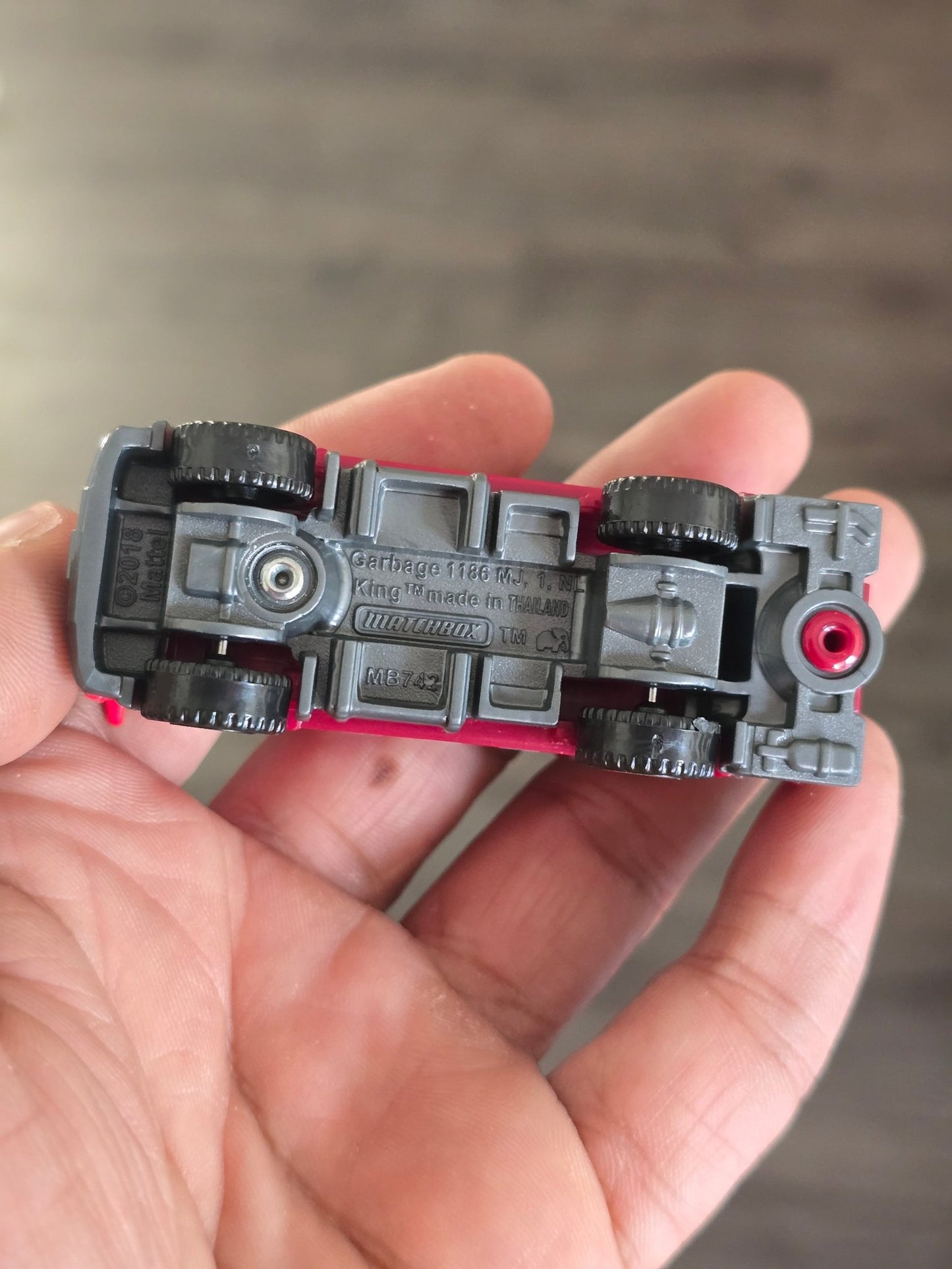 Matchbox Garbage King - Red (Uncarded - New) - Kinder Logs