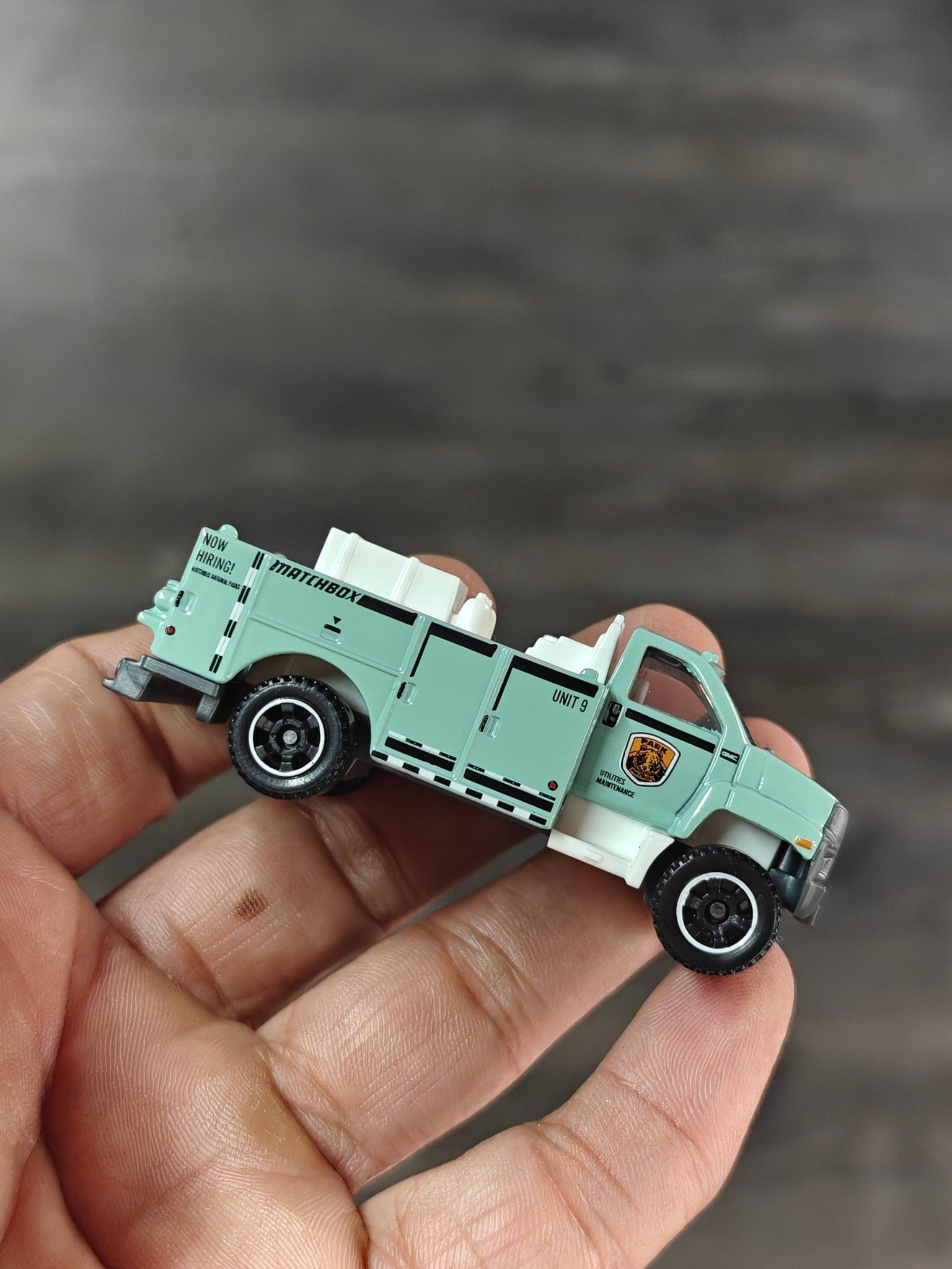 Matchbox GMC 3500 Utility Truck - Green (Uncarded - New) - Kinder Logs