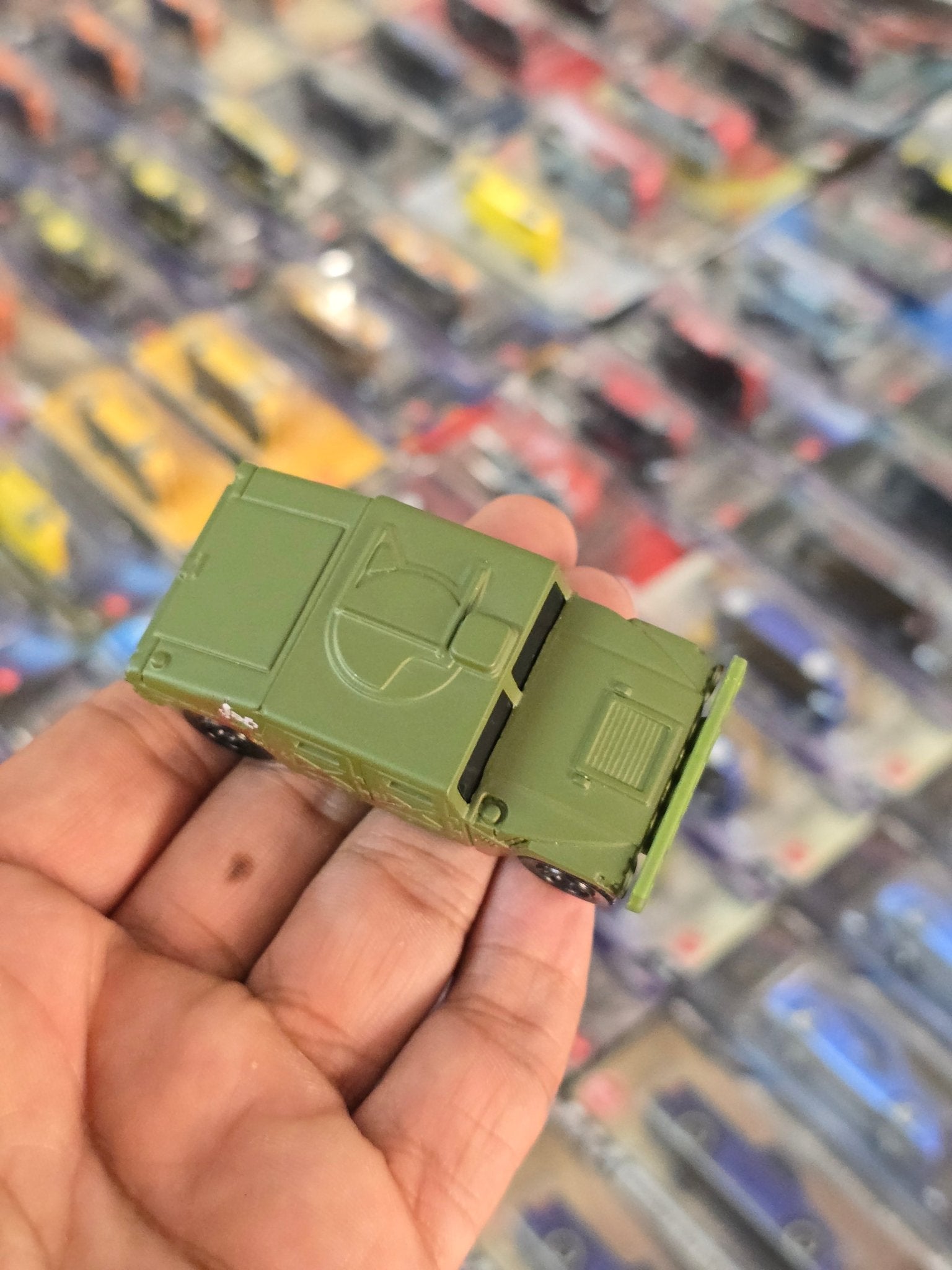 Matchbox GMC Humvee - Jurassic Park (Uncarded) - Kinder Logs