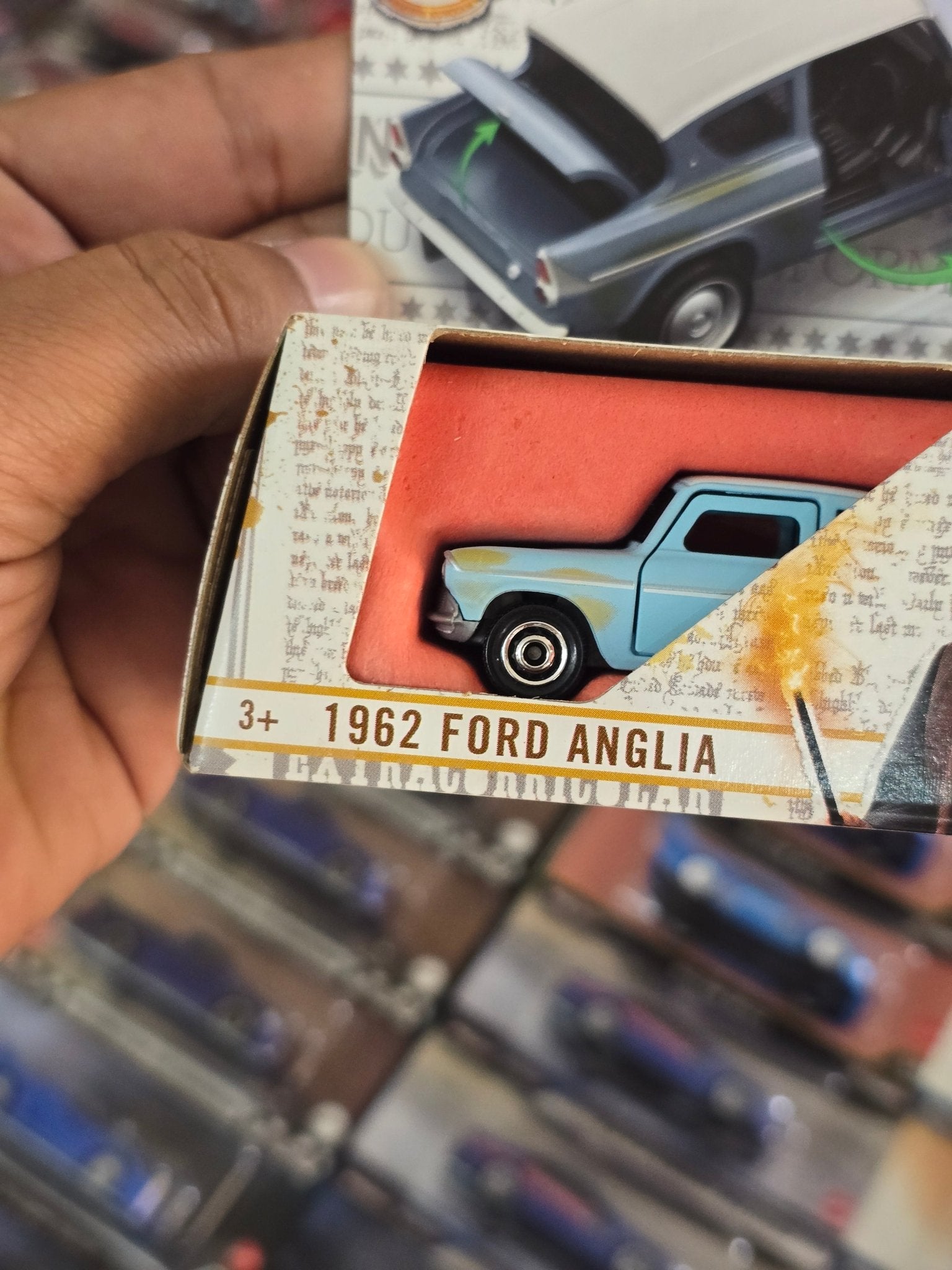 Matchbox Harry Potter Car - Moving Parts 1962 Ford Anglia (Imported) - Kinder Logs