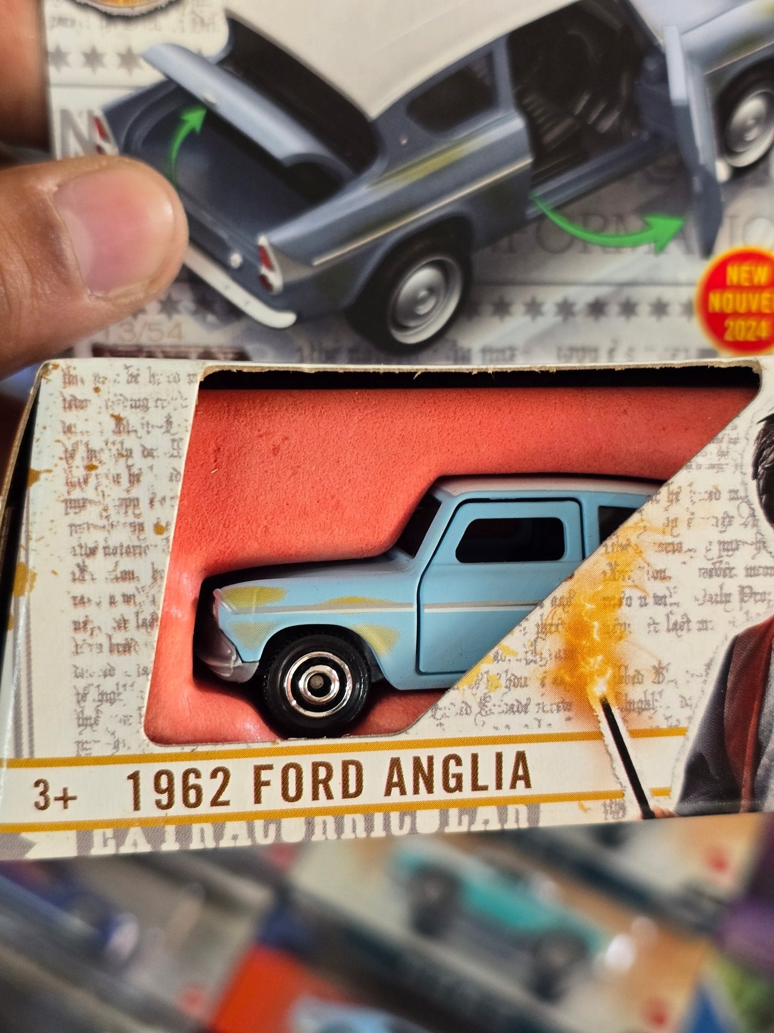 Matchbox Harry Potter Car - Moving Parts 1962 Ford Anglia (Imported) - Kinder Logs