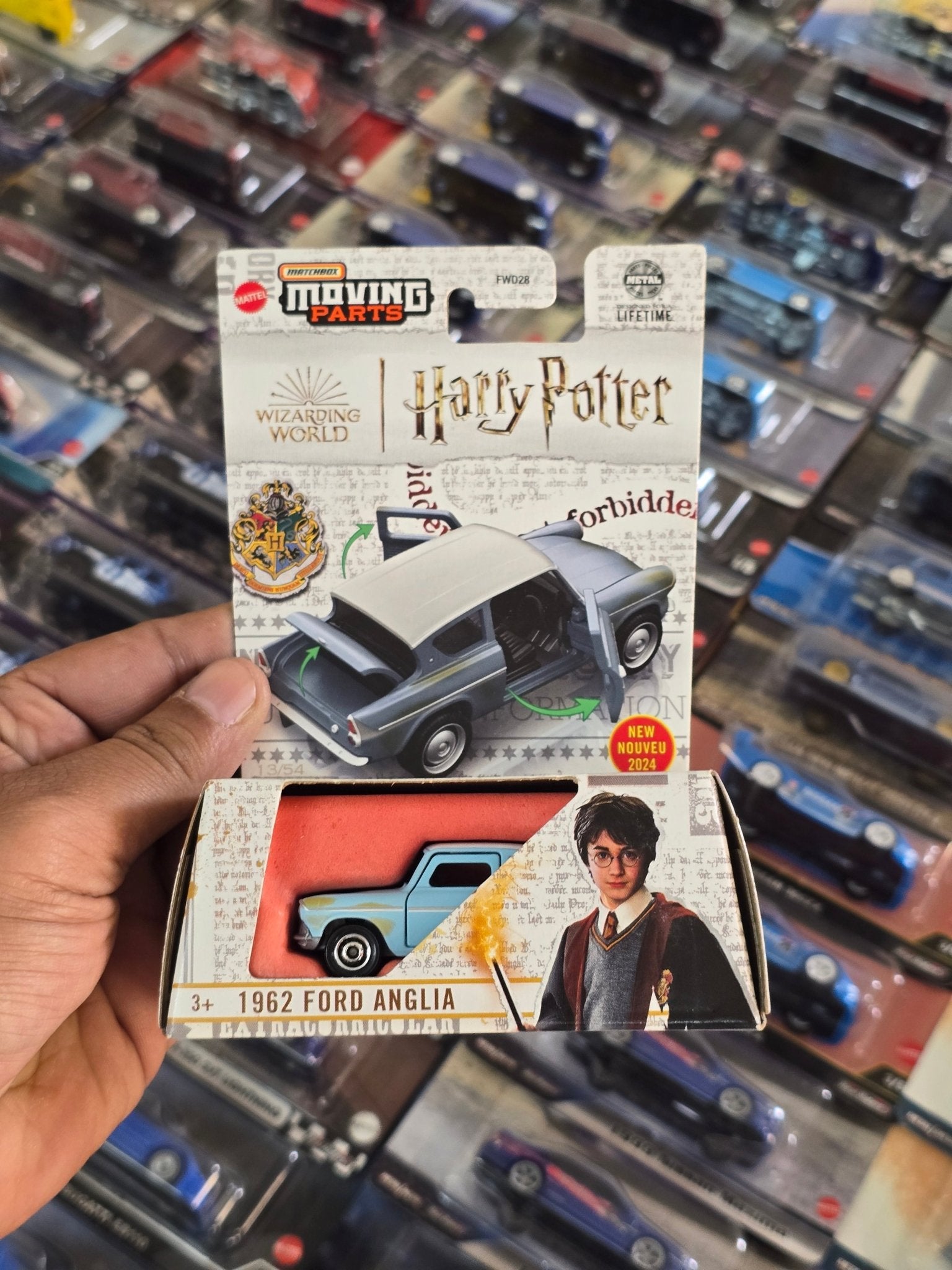 Matchbox Harry Potter Car - Moving Parts 1962 Ford Anglia (Imported) - Kinder Logs