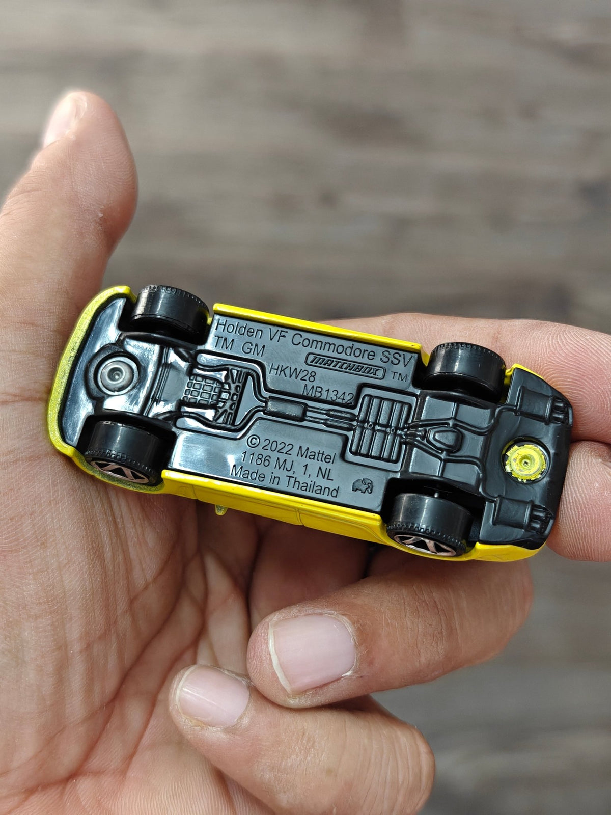 Matchbox Holden VF Commodore SSV - Yellow (Uncarded - New) - Kinder Logs