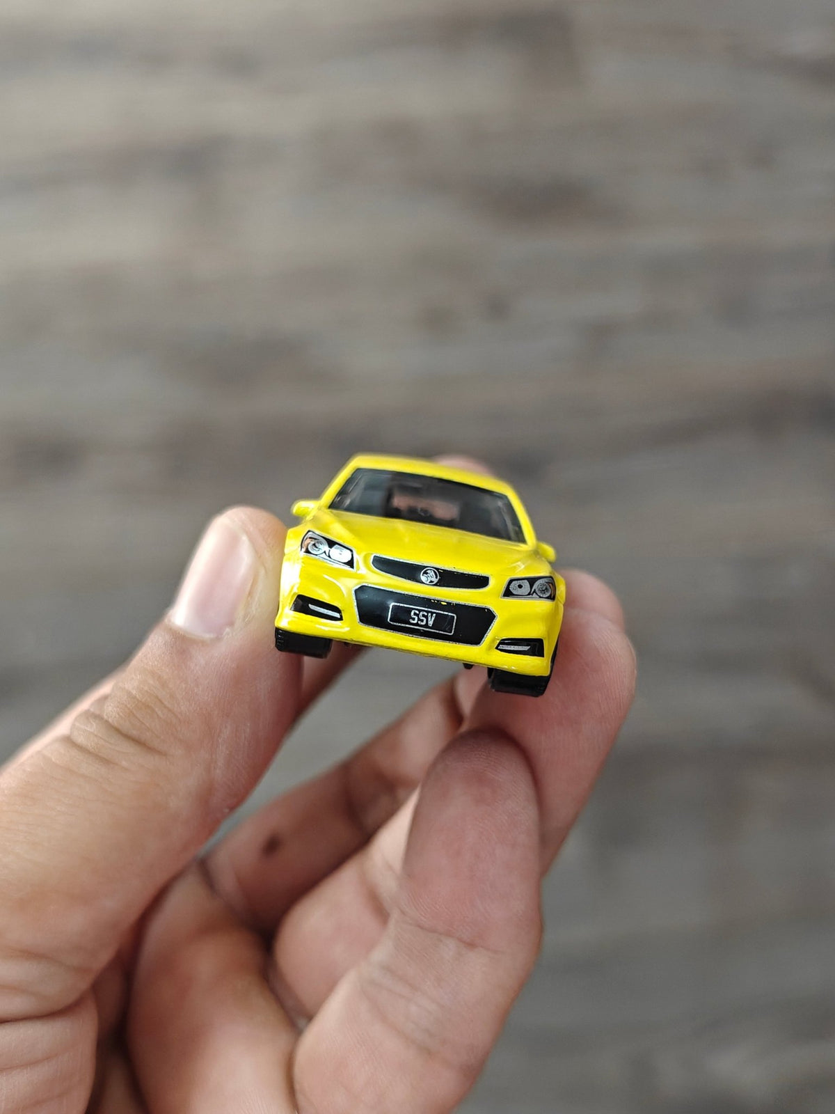 Matchbox Holden VF Commodore SSV - Yellow (Uncarded - New) - Kinder Logs