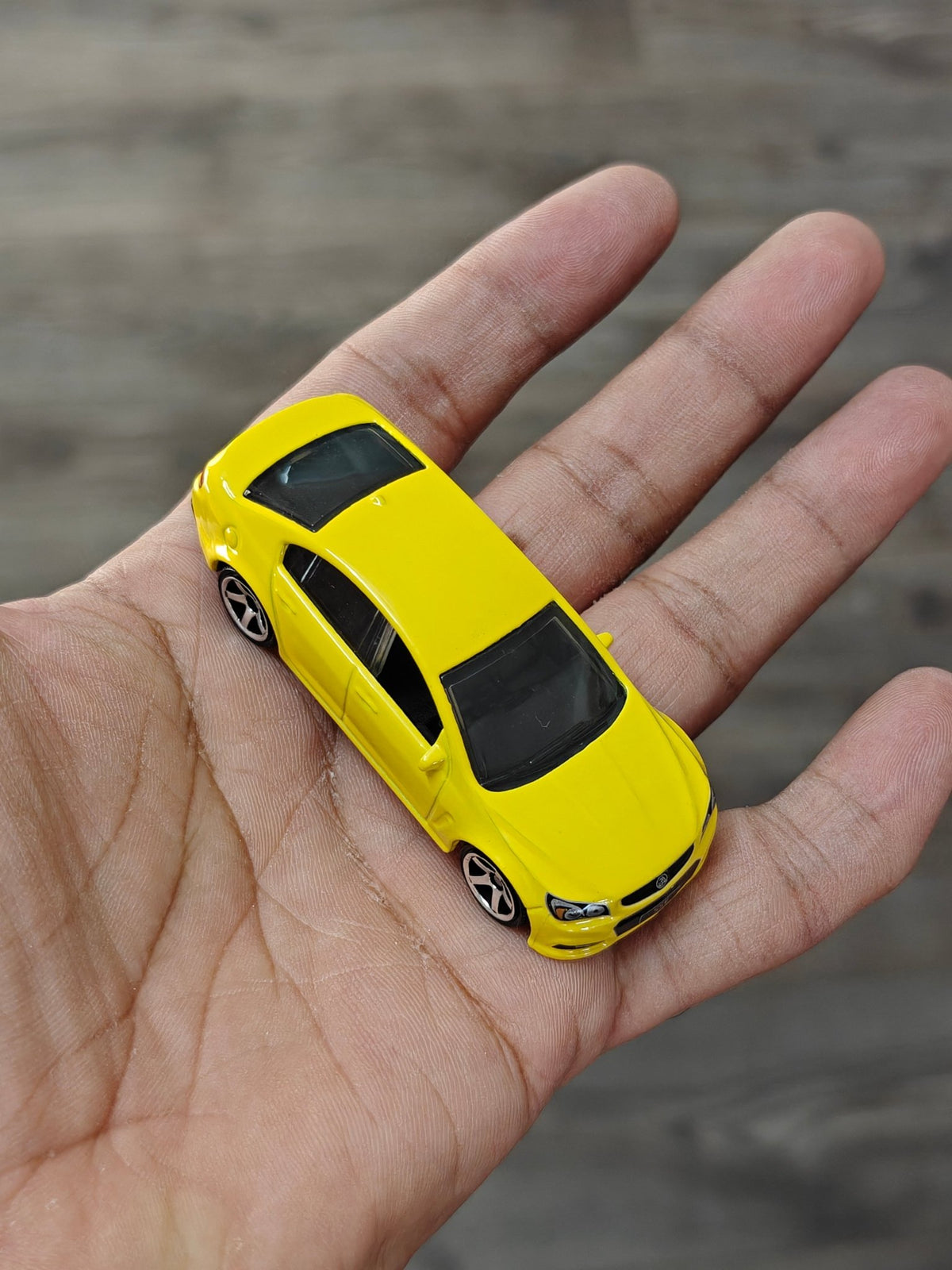Matchbox Holden VF Commodore SSV - Yellow (Uncarded - New) - Kinder Logs
