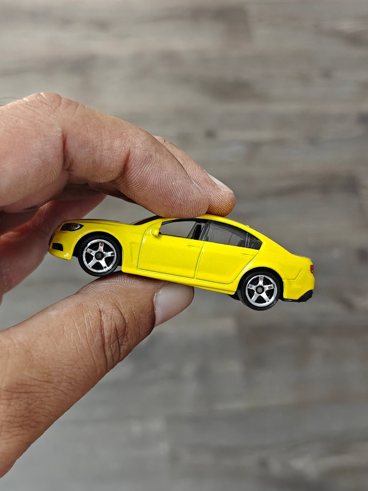 Matchbox Holden VF Commodore SSV - Yellow (Uncarded - New) - Kinder Logs