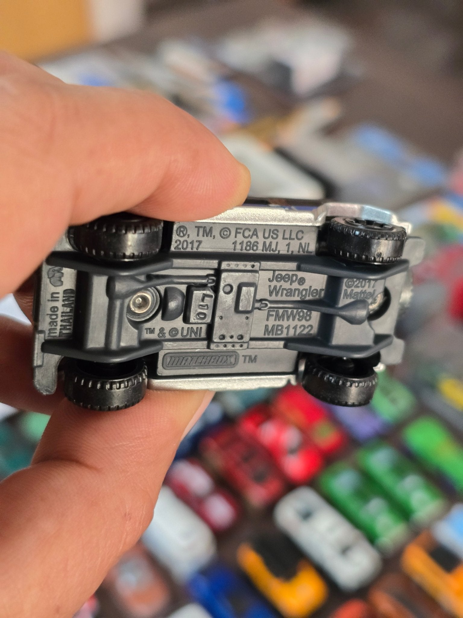 Matchbox Jeep Wrangler 09 - Jurassic World Rebirth (Uncarded - New) - Kinder Logs