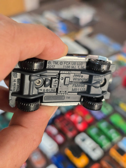 Matchbox Jeep Wrangler 09 - Jurassic World Rebirth (Uncarded - New) - Kinder Logs