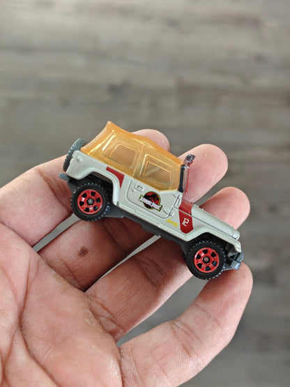 Matchbox Jeep Wrangler 12 - Jurassic World Rebirth (Uncarded - New) - Kinder Logs