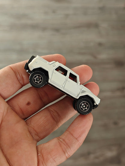 Matchbox Lamborghini LM002 - White (Uncarded - New) - Kinder Logs
