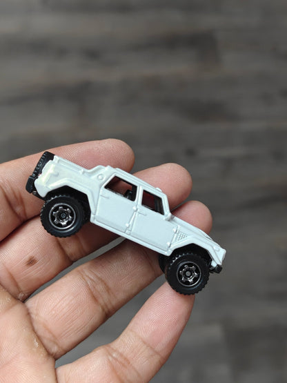 Matchbox Lamborghini LM002 - White (Uncarded - New) - Kinder Logs