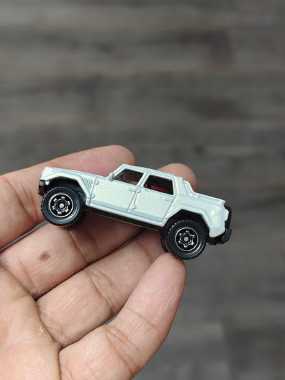 Matchbox Lamborghini LM002 - White (Uncarded - New) - Kinder Logs