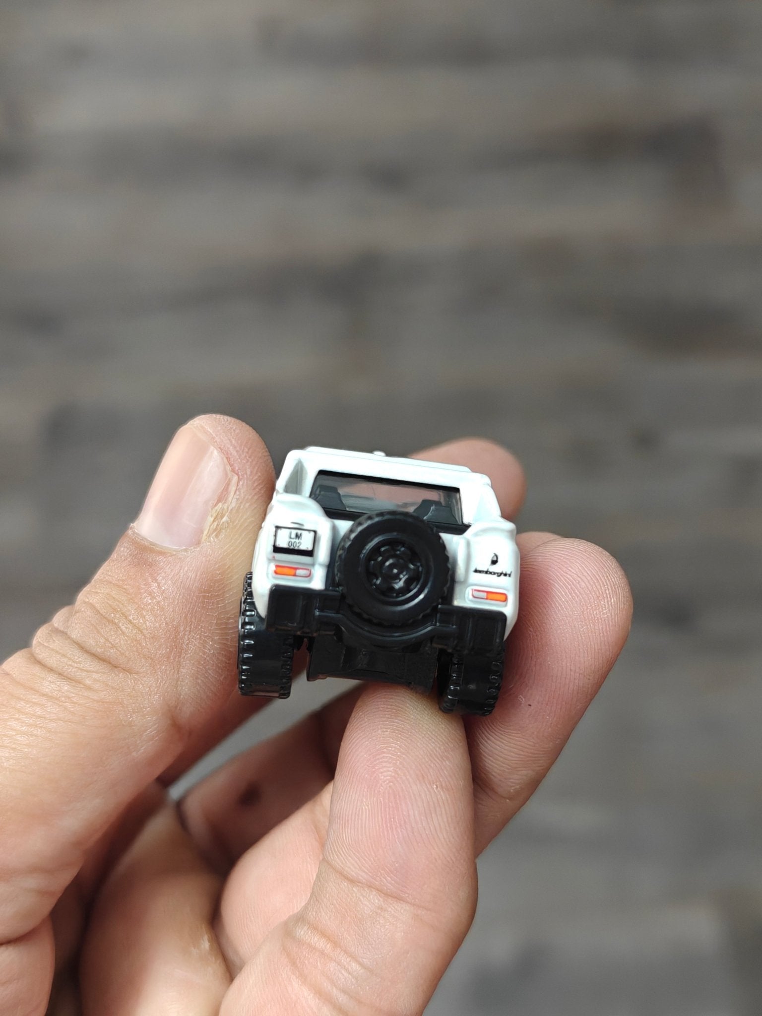 Matchbox Lamborghini LM002 - White (Uncarded - New) - Kinder Logs