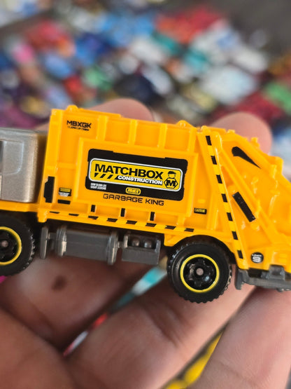 Matchbox Matchbox Garbage King - Yellow (Uncarded - New) - Kinder Logs