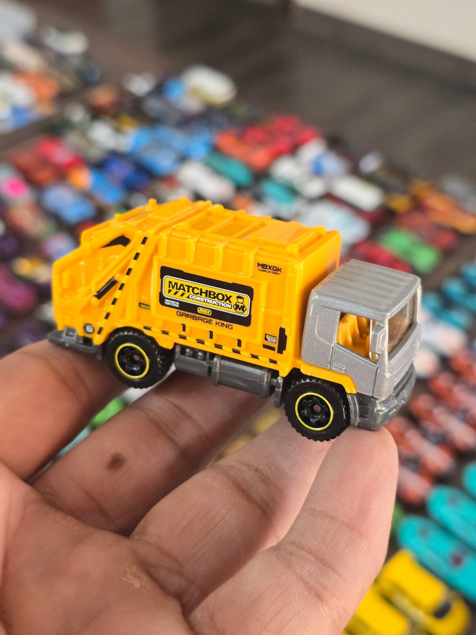 Matchbox Matchbox Garbage King - Yellow (Uncarded - New) - Kinder Logs