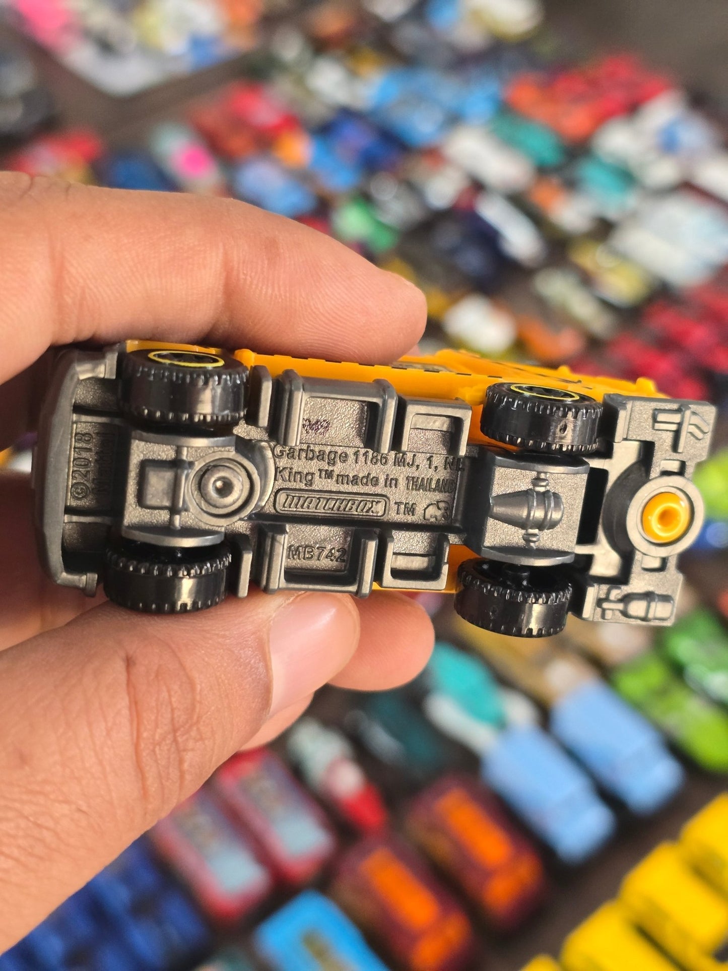 Matchbox Matchbox Garbage King - Yellow (Uncarded - New) - Kinder Logs