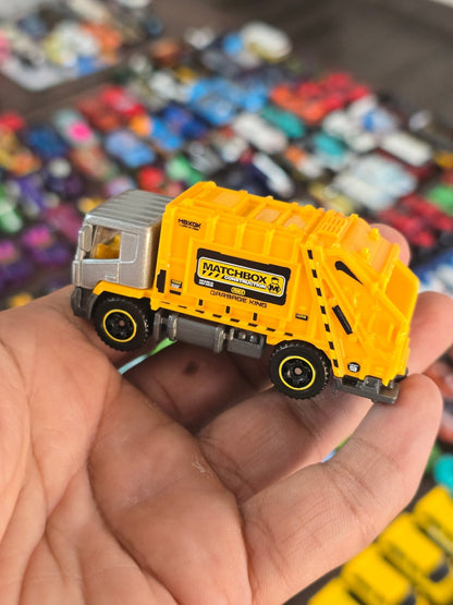 Matchbox Matchbox Garbage King - Yellow (Uncarded - New) - Kinder Logs