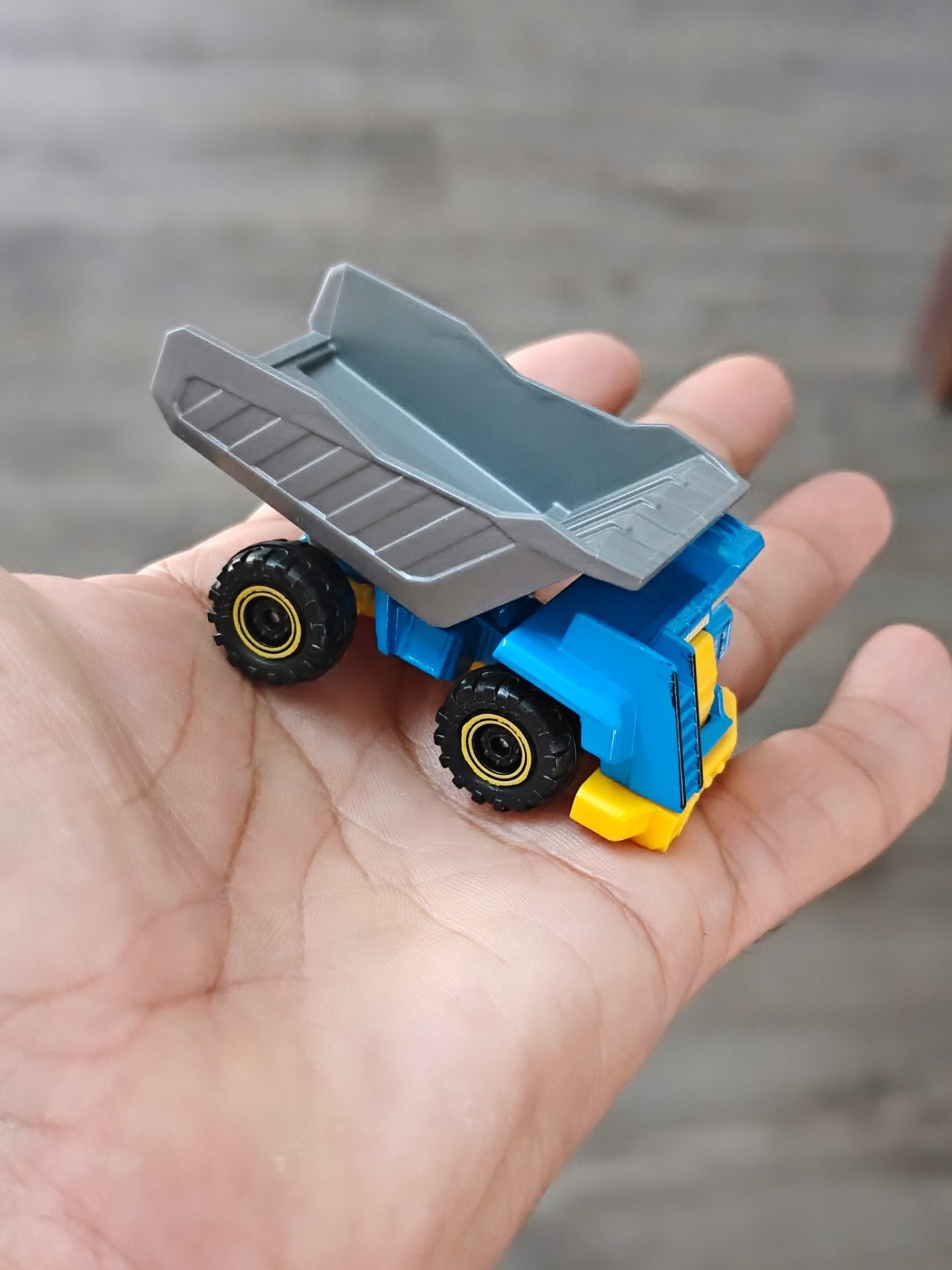 Matchbox MBX Turf Hauler II - Blue (Uncarded) - Kinder Logs