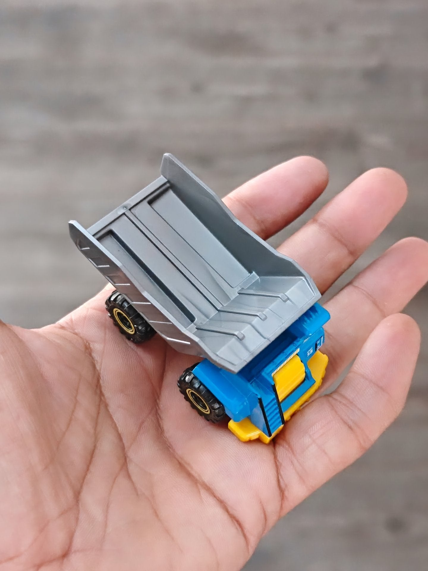 Matchbox MBX Turf Hauler II - Blue (Uncarded) - Kinder Logs