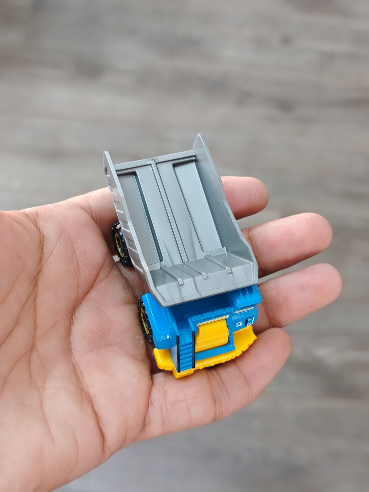 Matchbox MBX Turf Hauler II - Blue (Uncarded) - Kinder Logs