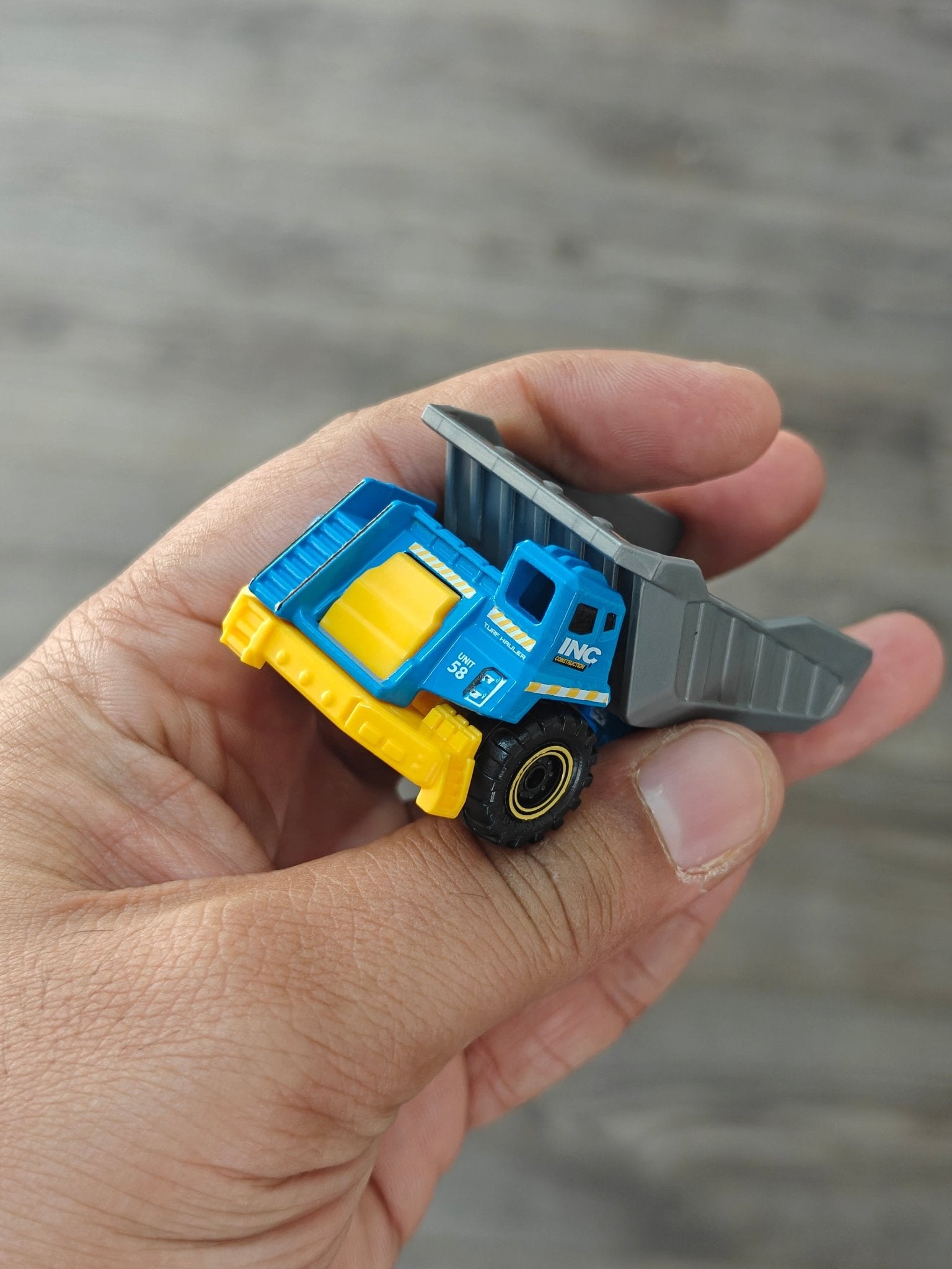 Matchbox MBX Turf Hauler II - Blue (Uncarded - New) - Kinder Logs