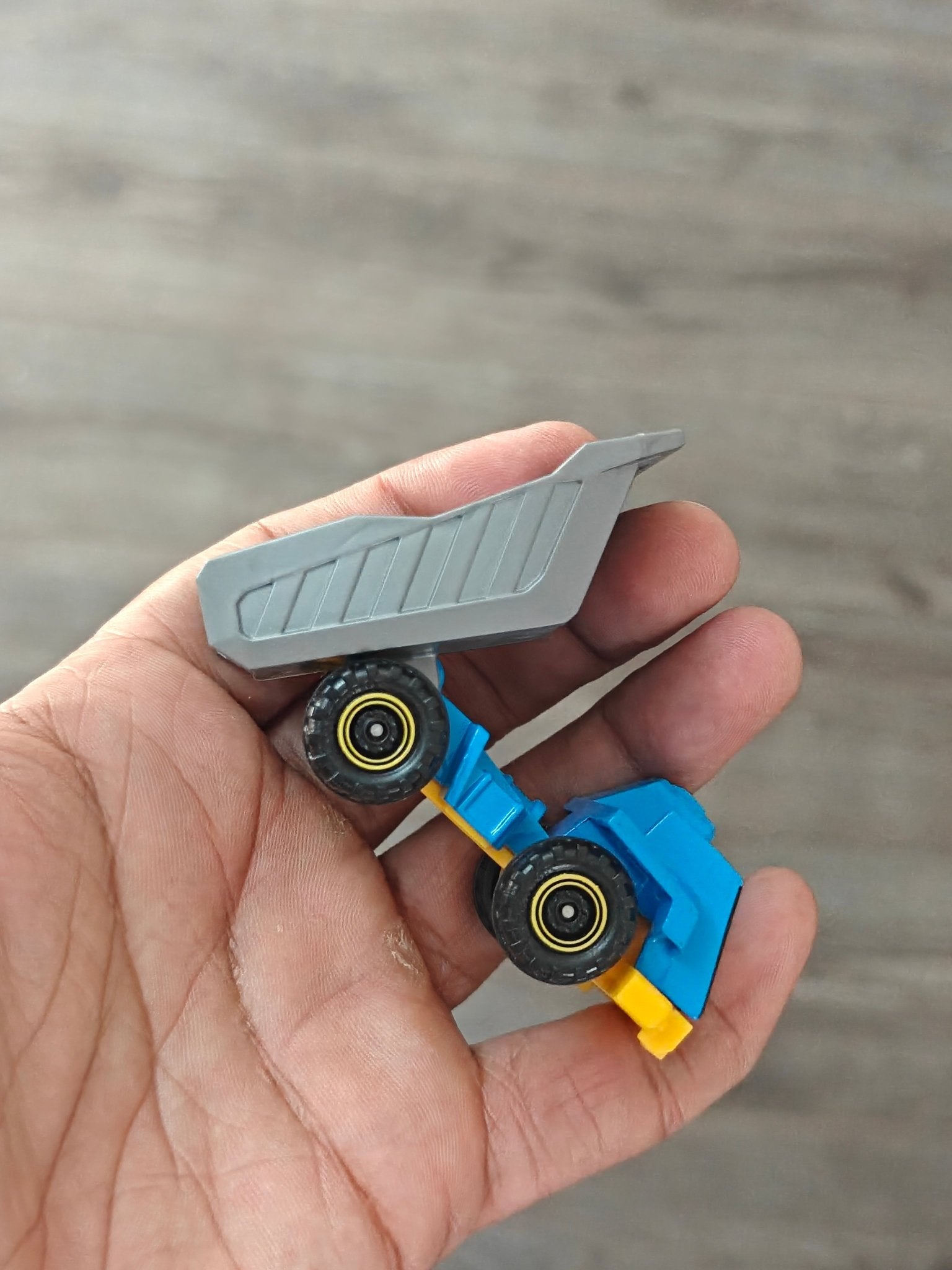 Matchbox MBX Turf Hauler II - Blue (Uncarded - New) - Kinder Logs