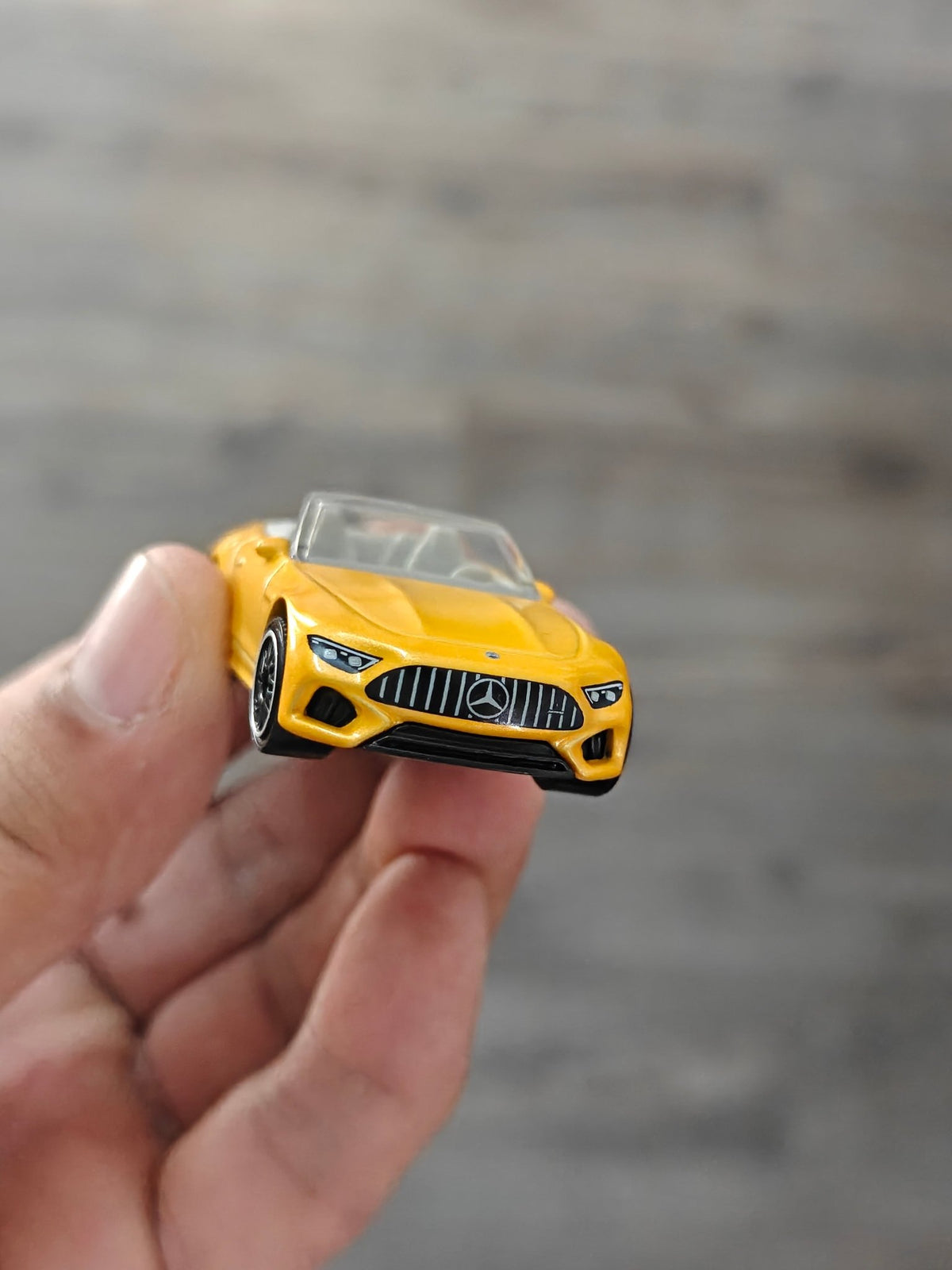 Matchbox Mercedes AMG SL 63 - Yellow (Uncarded - New) - Kinder Logs